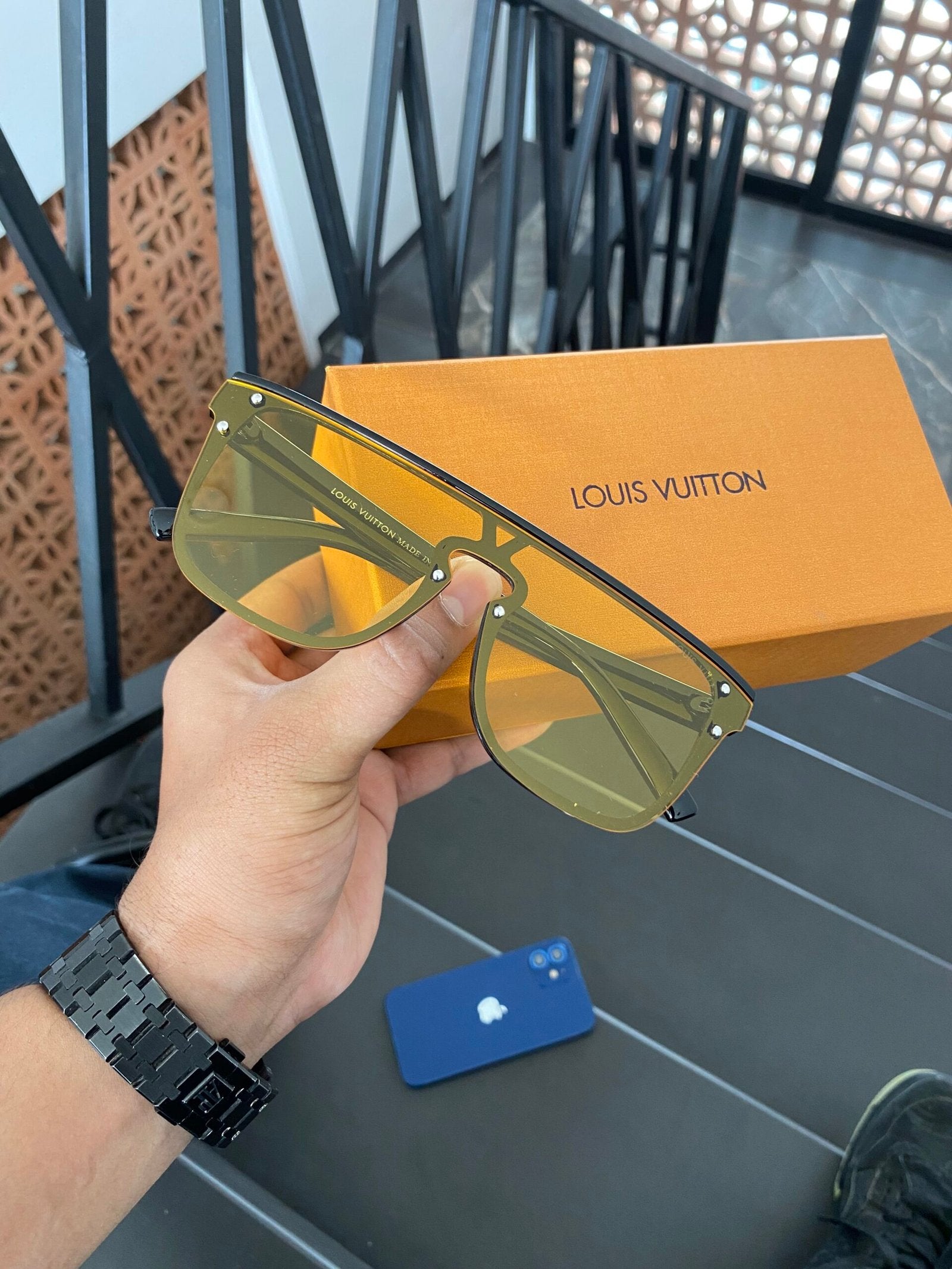 Louis_Vuitton_1822_Black_Sun