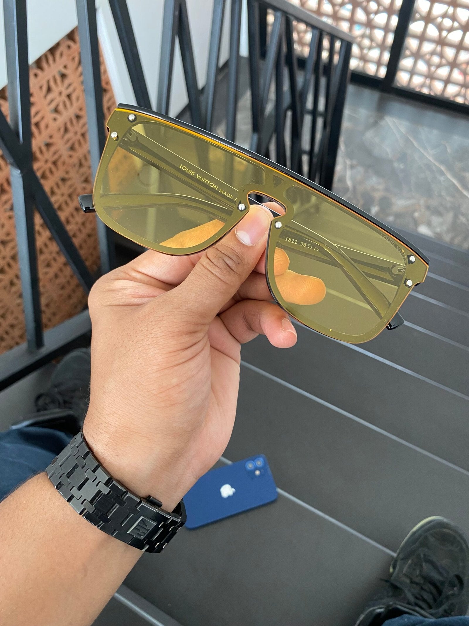 Louis_Vuitton_1822_Black_Sun
