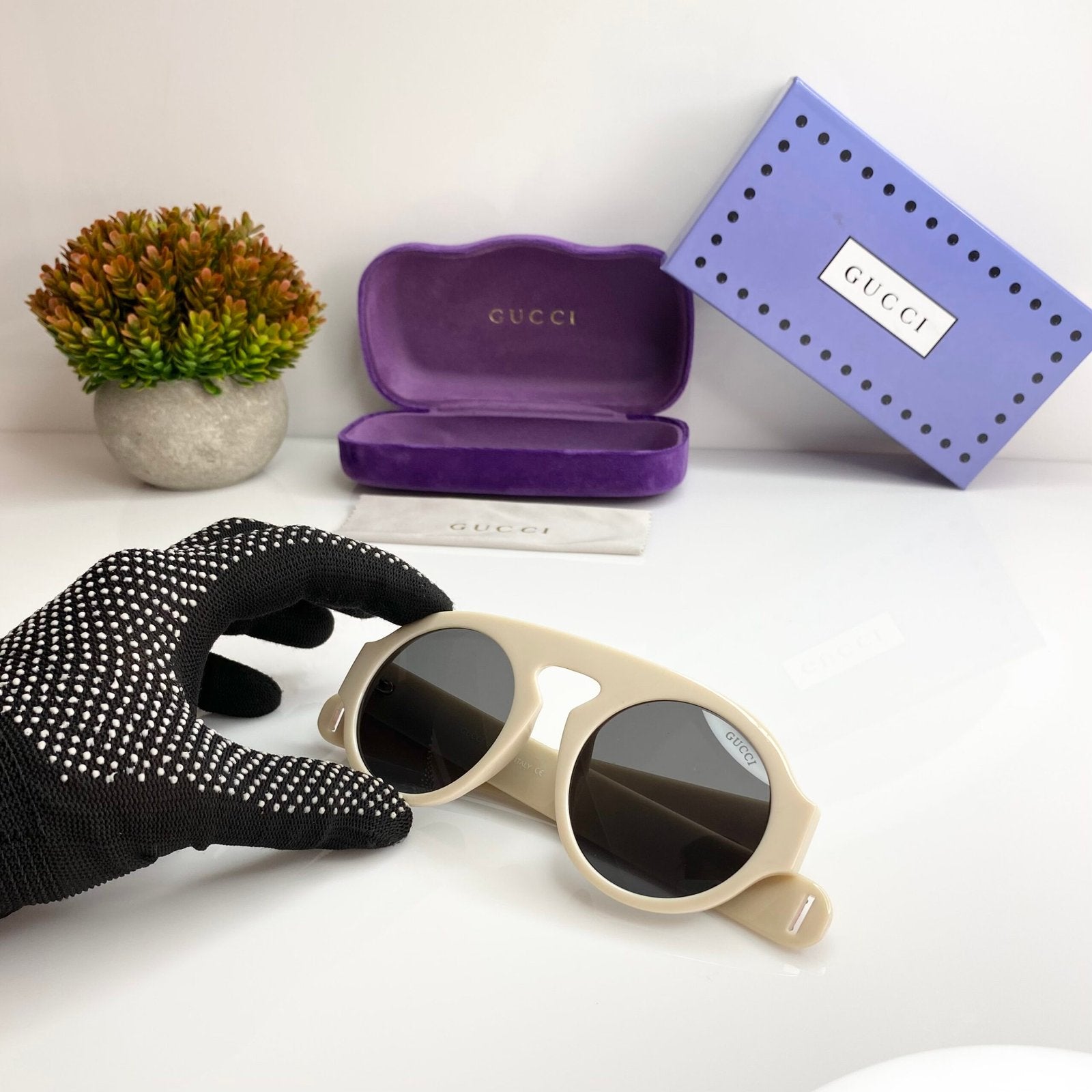 Gucci_0256_cream_black