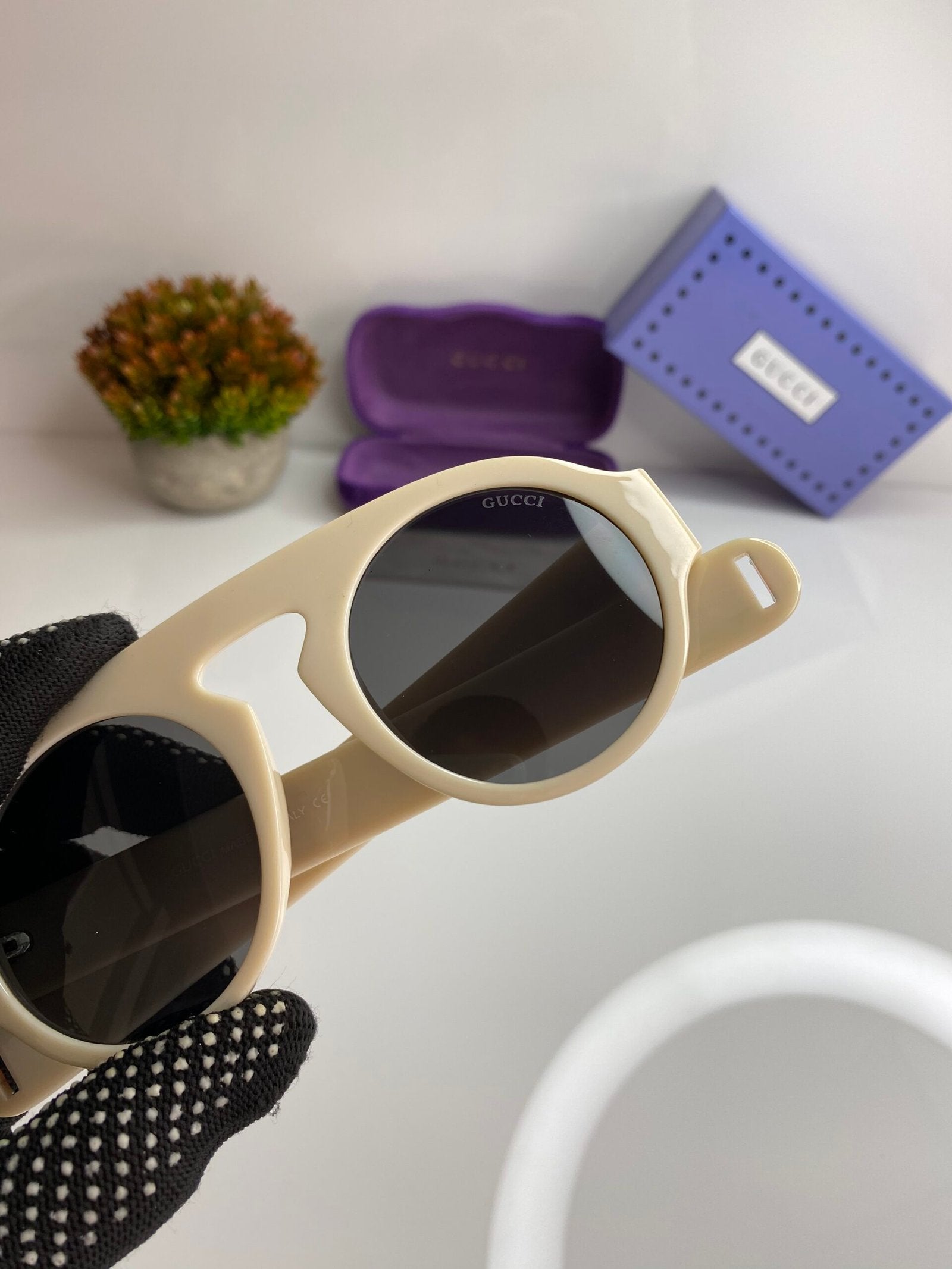Gucci_0256_cream_black