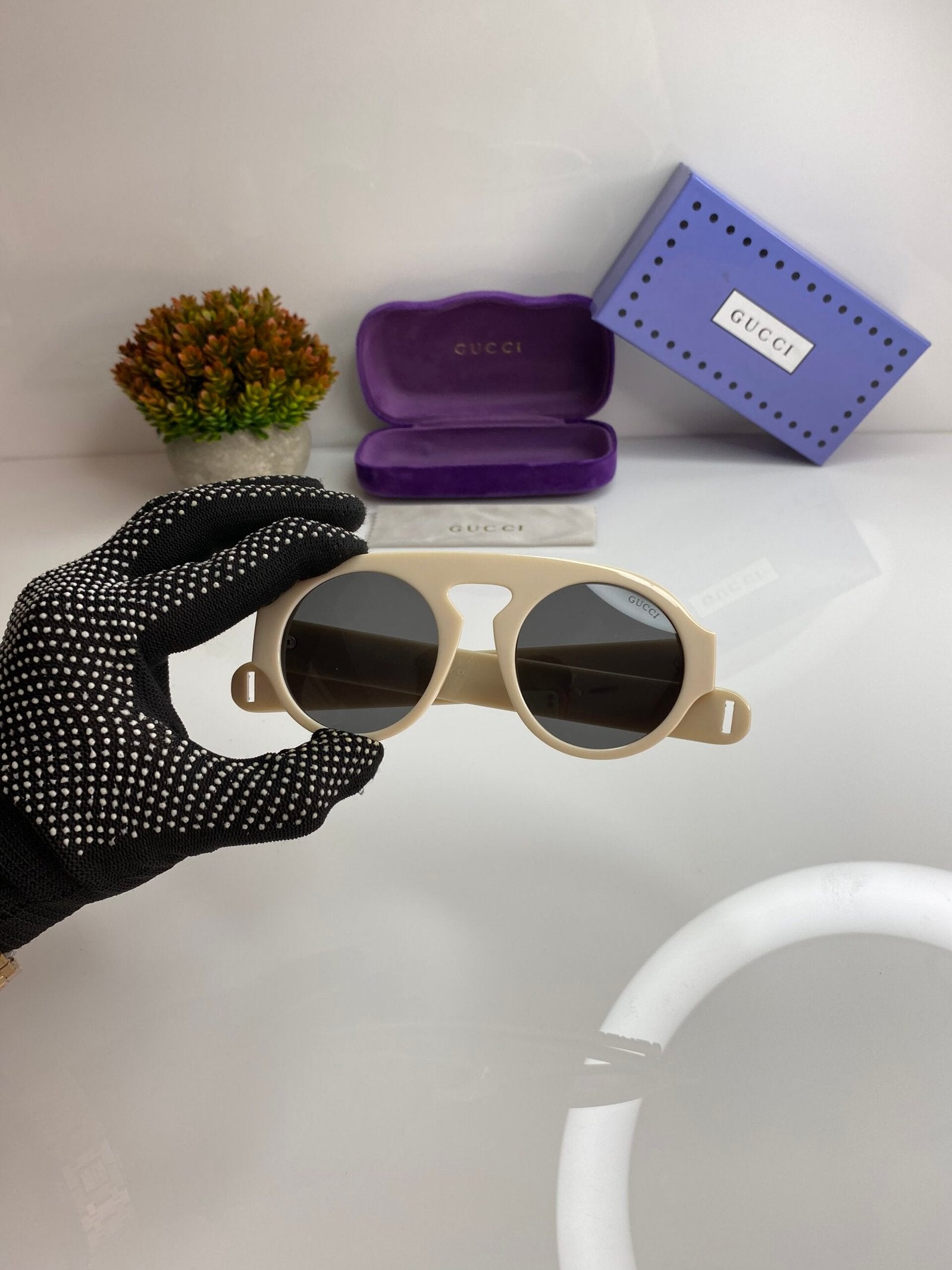 Gucci_0256_cream_black