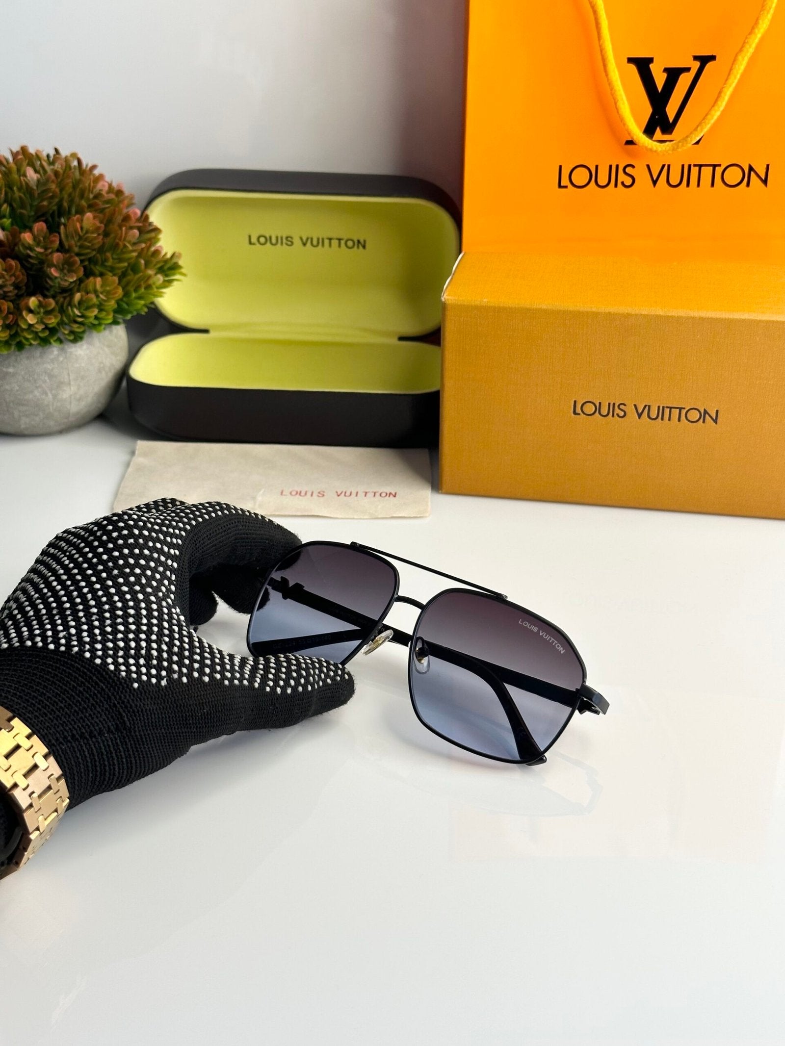Louis_Vuitton_1224_Black_Blue