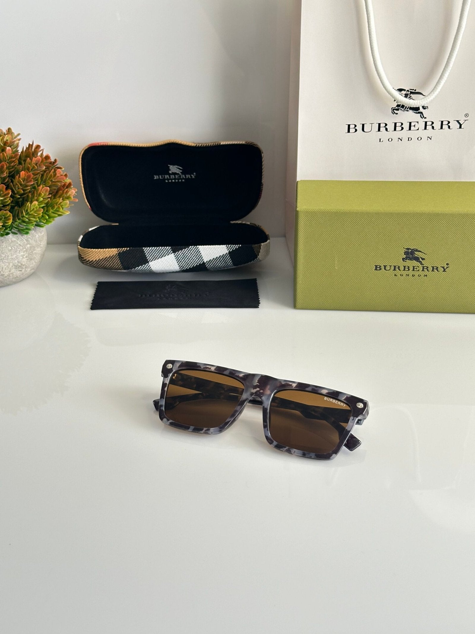 Burberry_8769_Marble_Brown