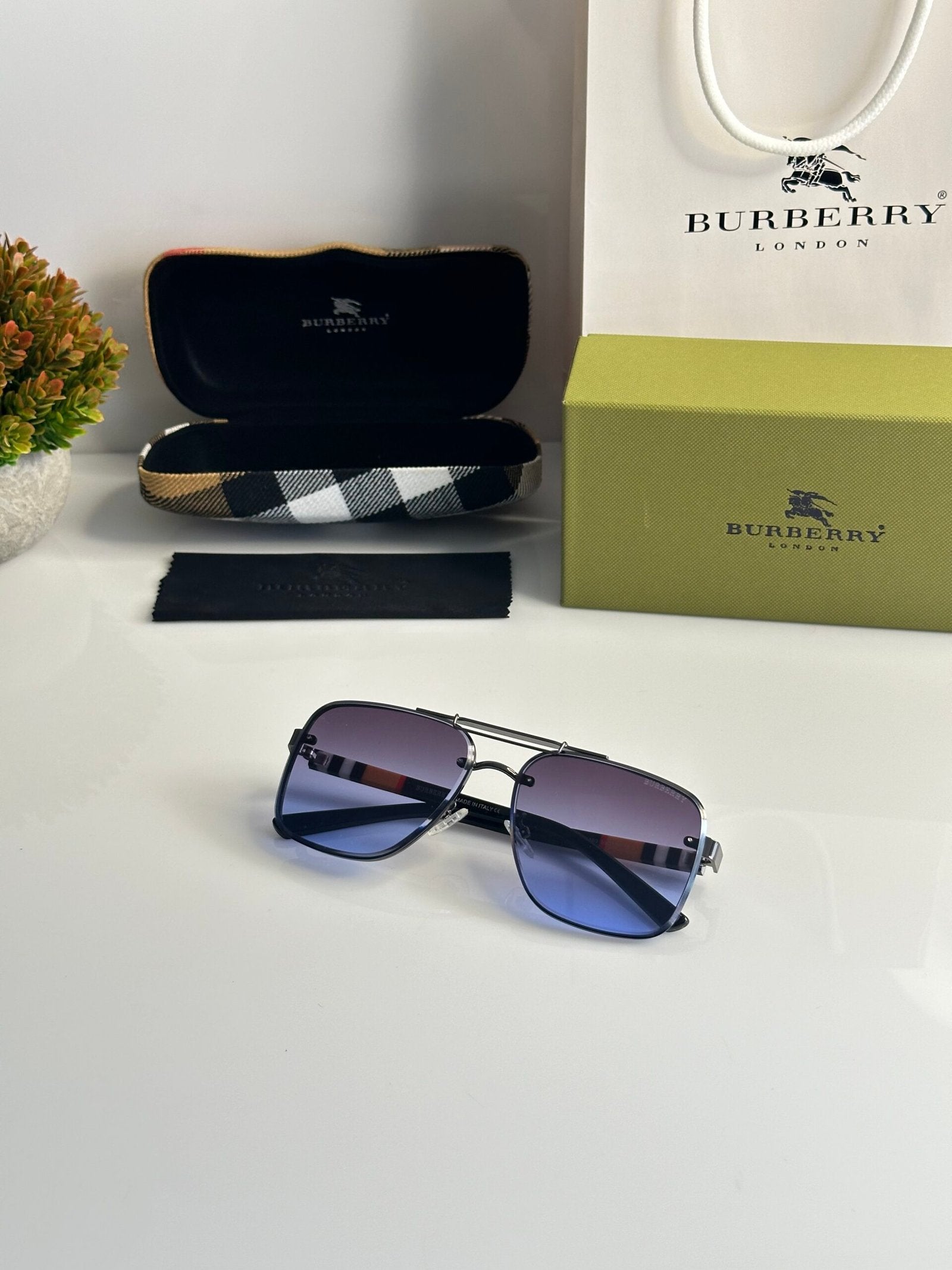 BB 493 Black Blue