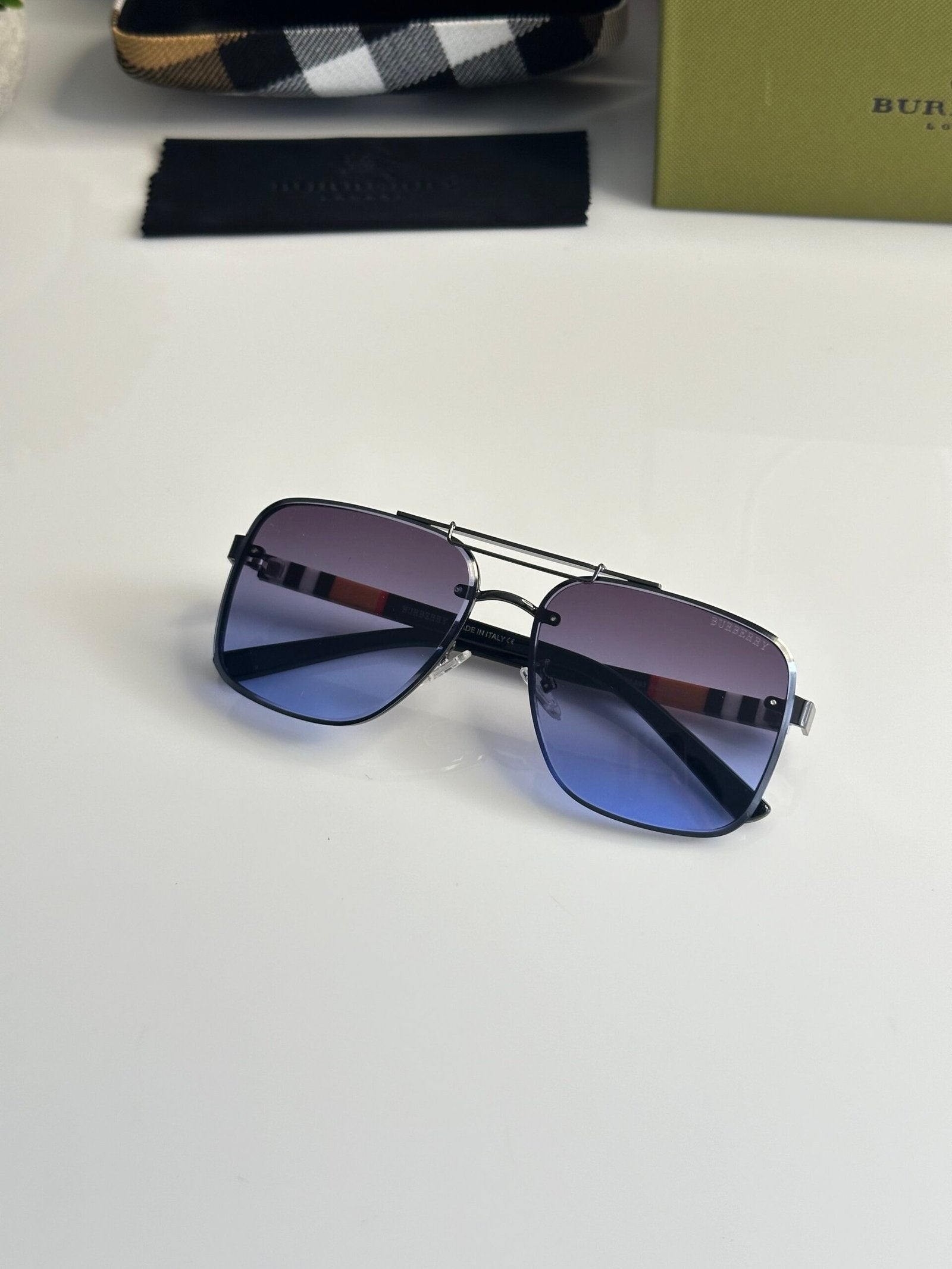 BB 493 Black Blue