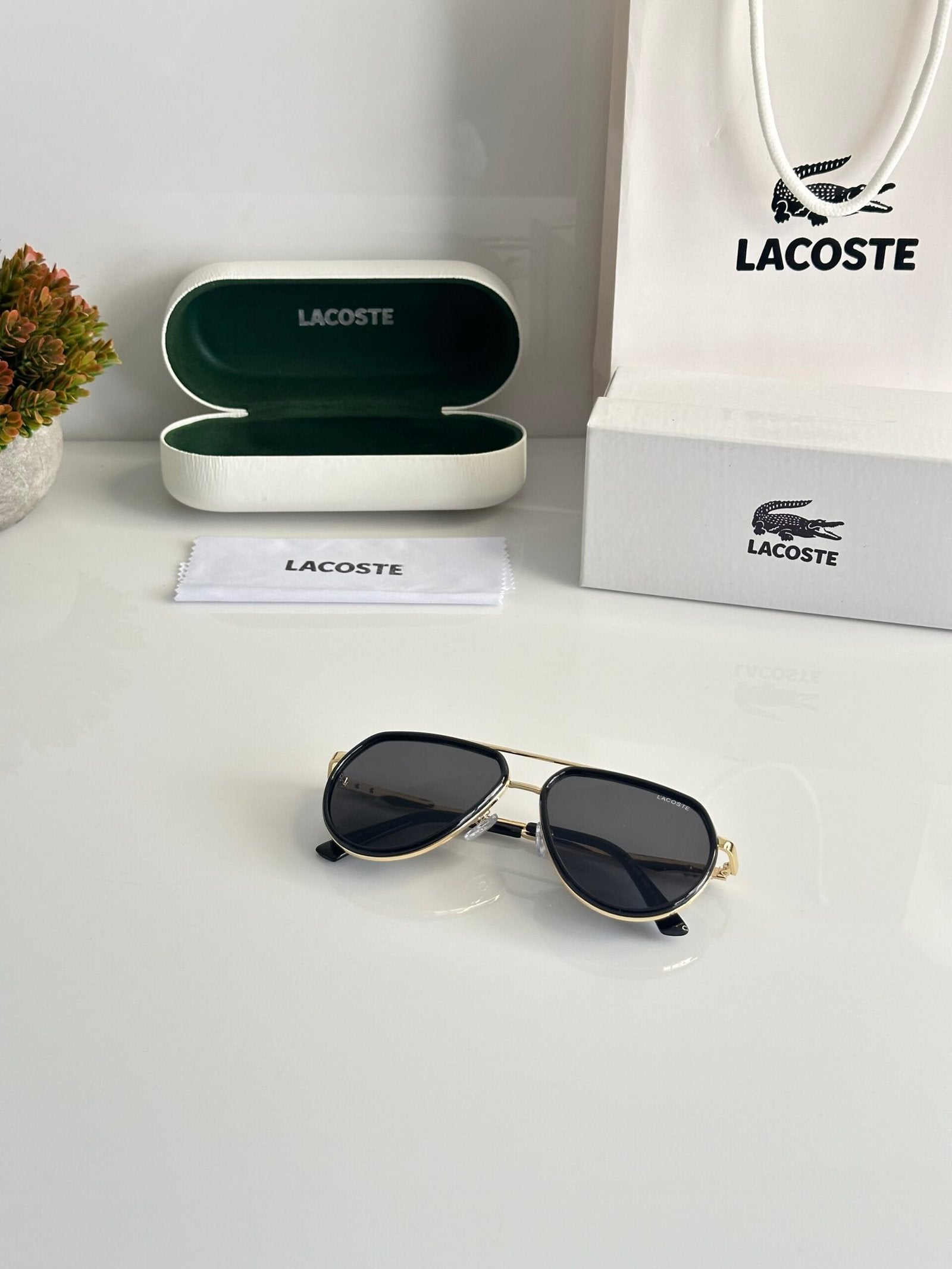 Lacoste_9224_Gold_Black