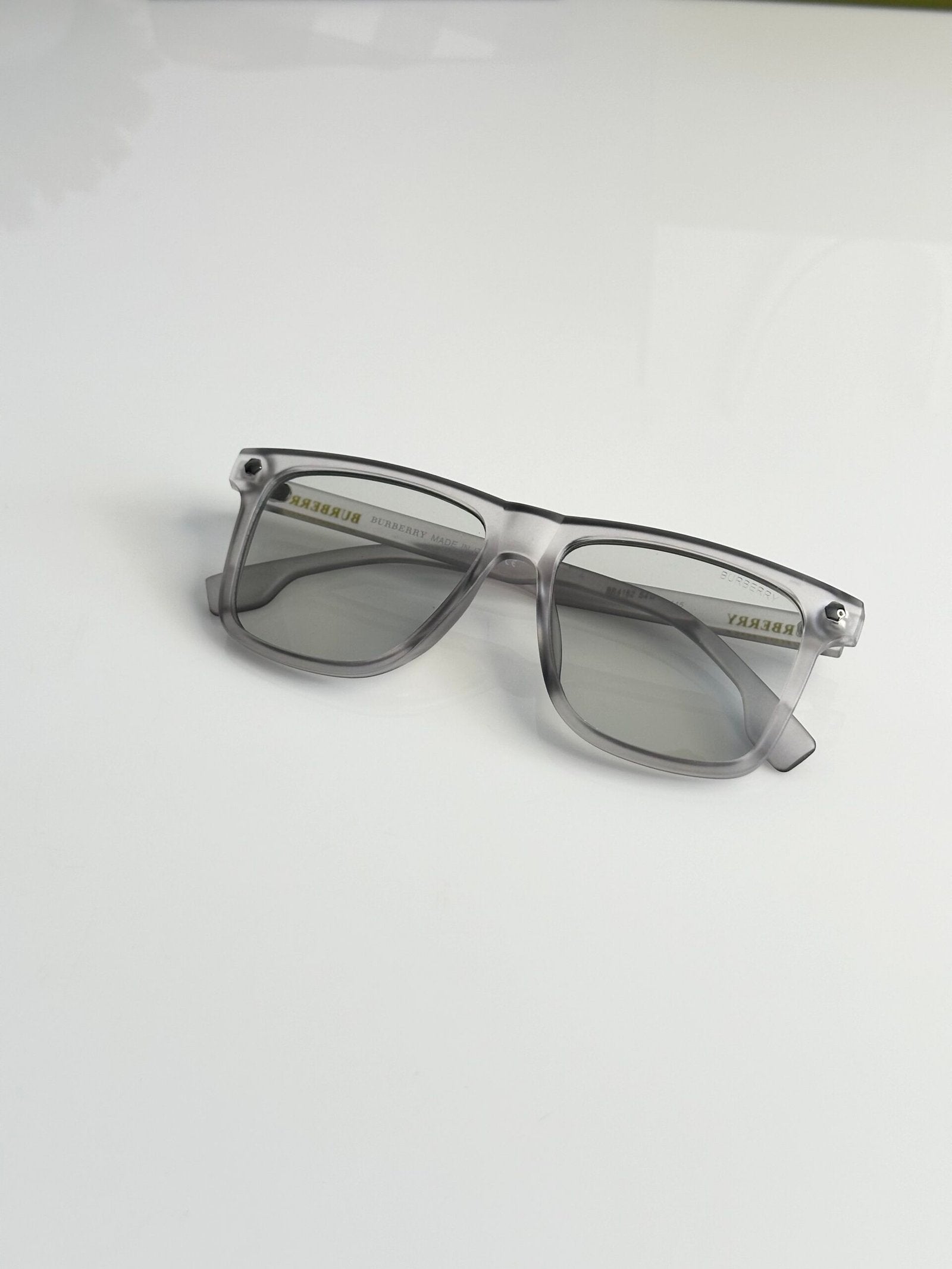 Burberry_4182_Grey