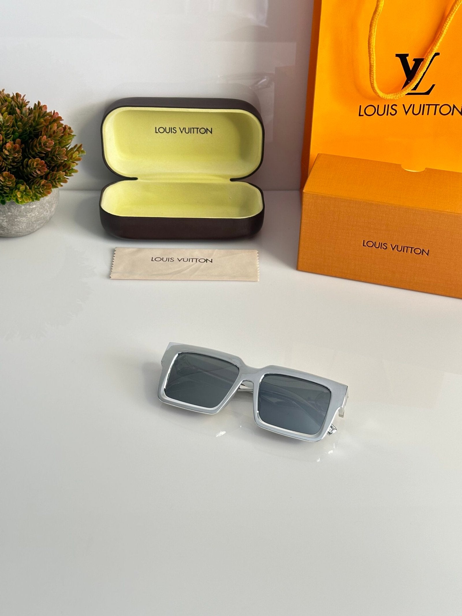 Lv 2196 Silver Mercury