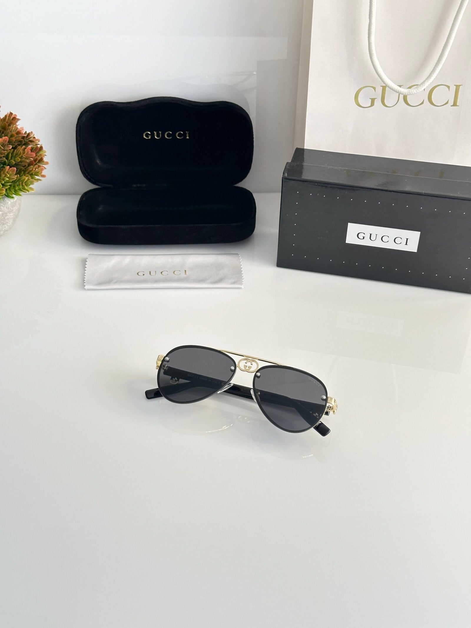 Gucci_5118_Gold_Black