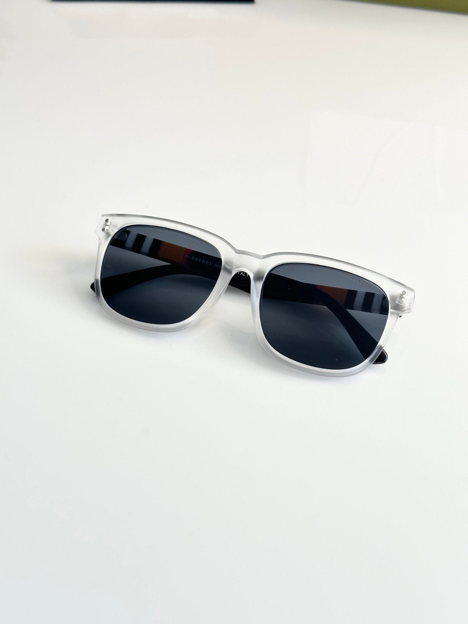 Burberry_4806_Ice_Black