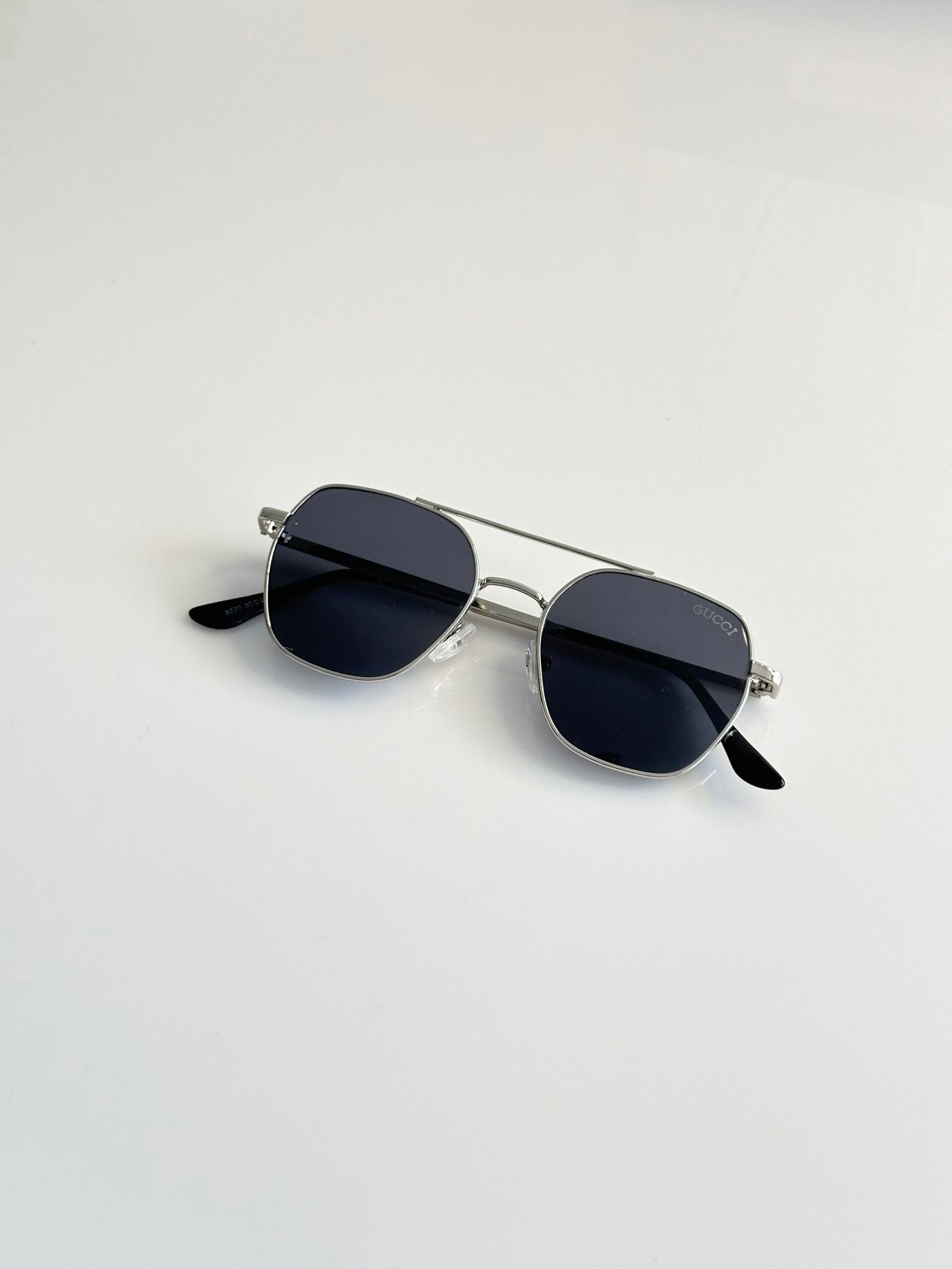 Gucci_8220_Silver_Black