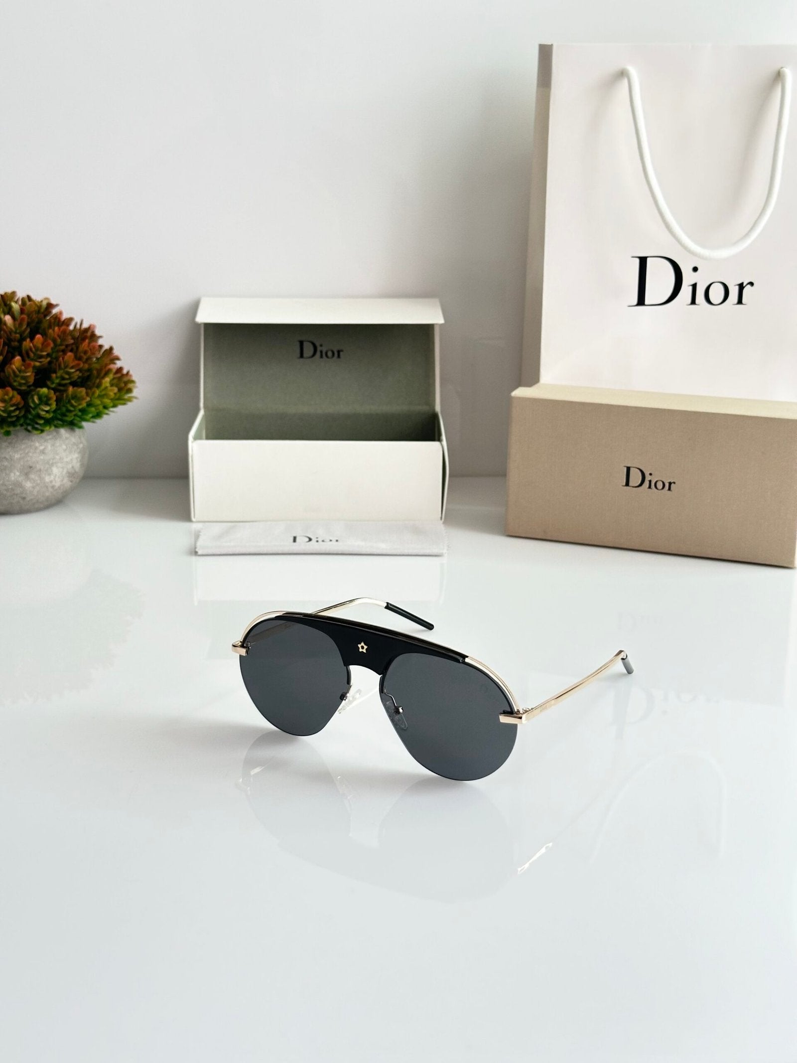 CD 20037 Gold Black