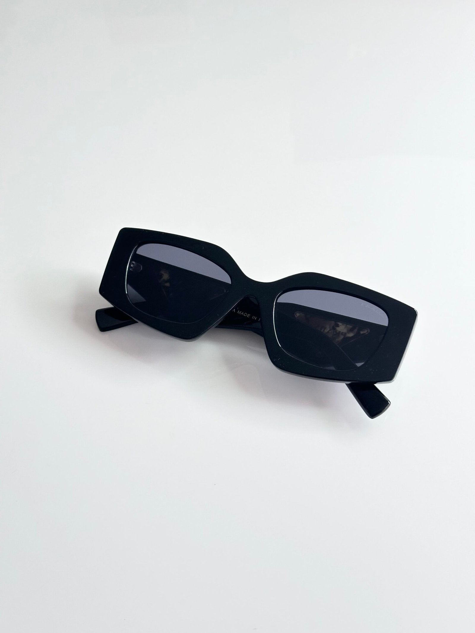 PR 6225 Black