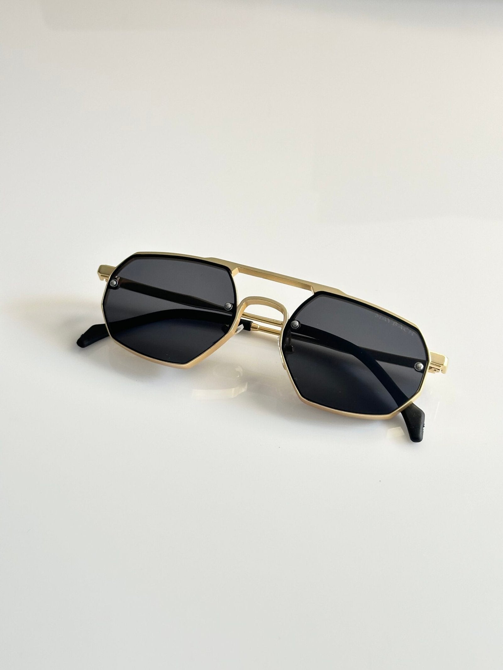 Maybach 21021 Gold Black
