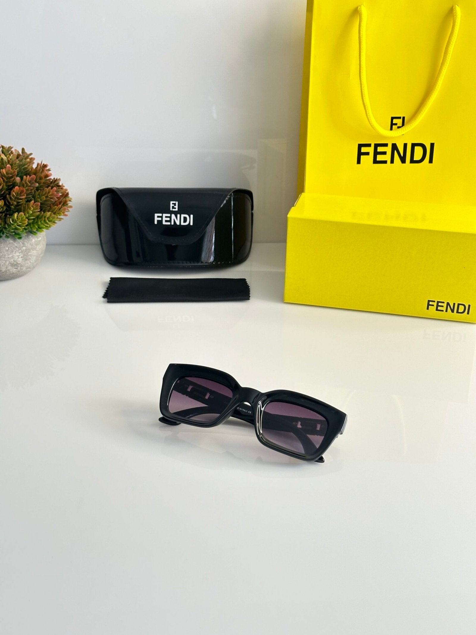 FEND 2213 Black