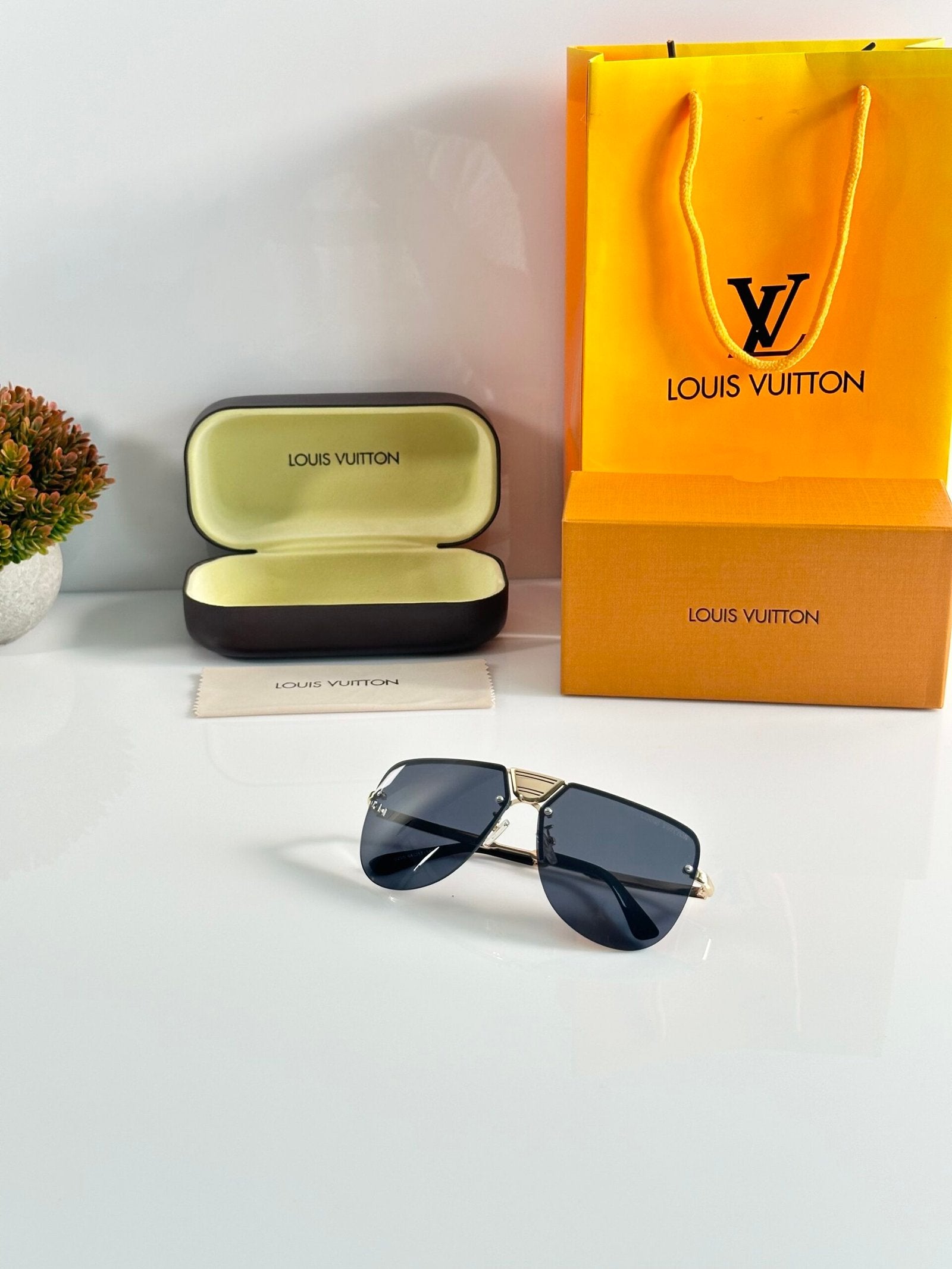 LV 0205 Gold Black