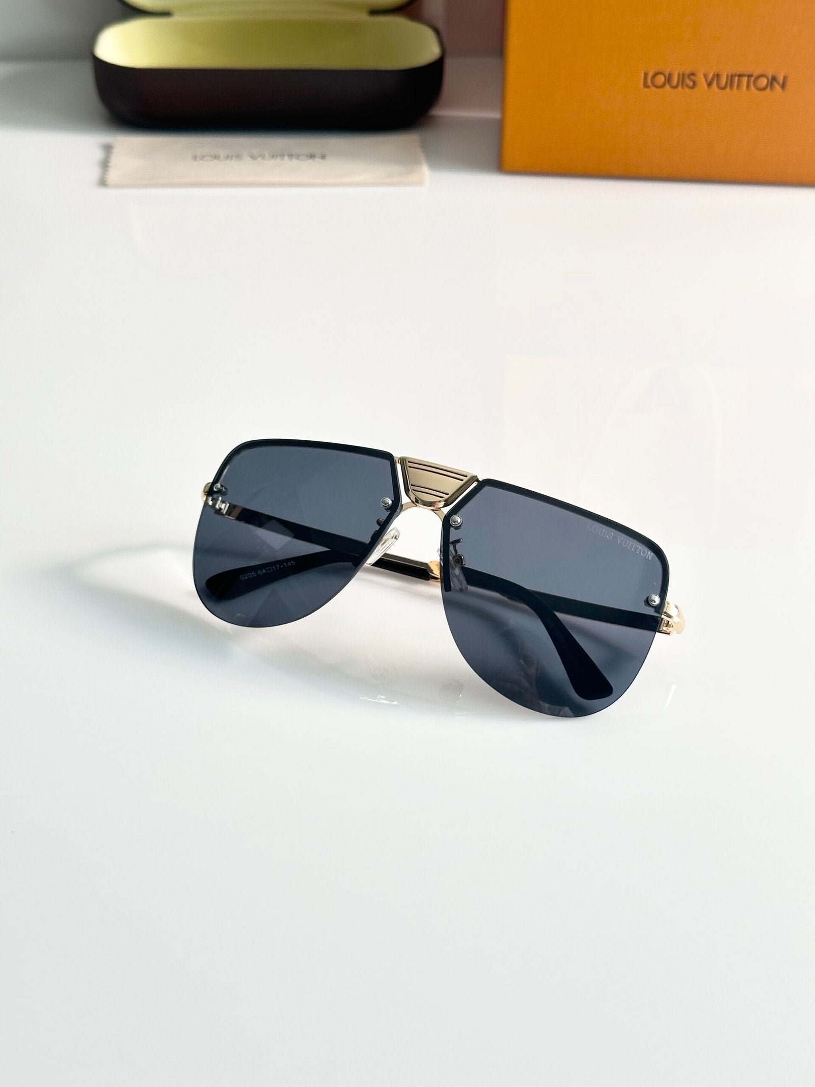 LV 0205 Gold Black