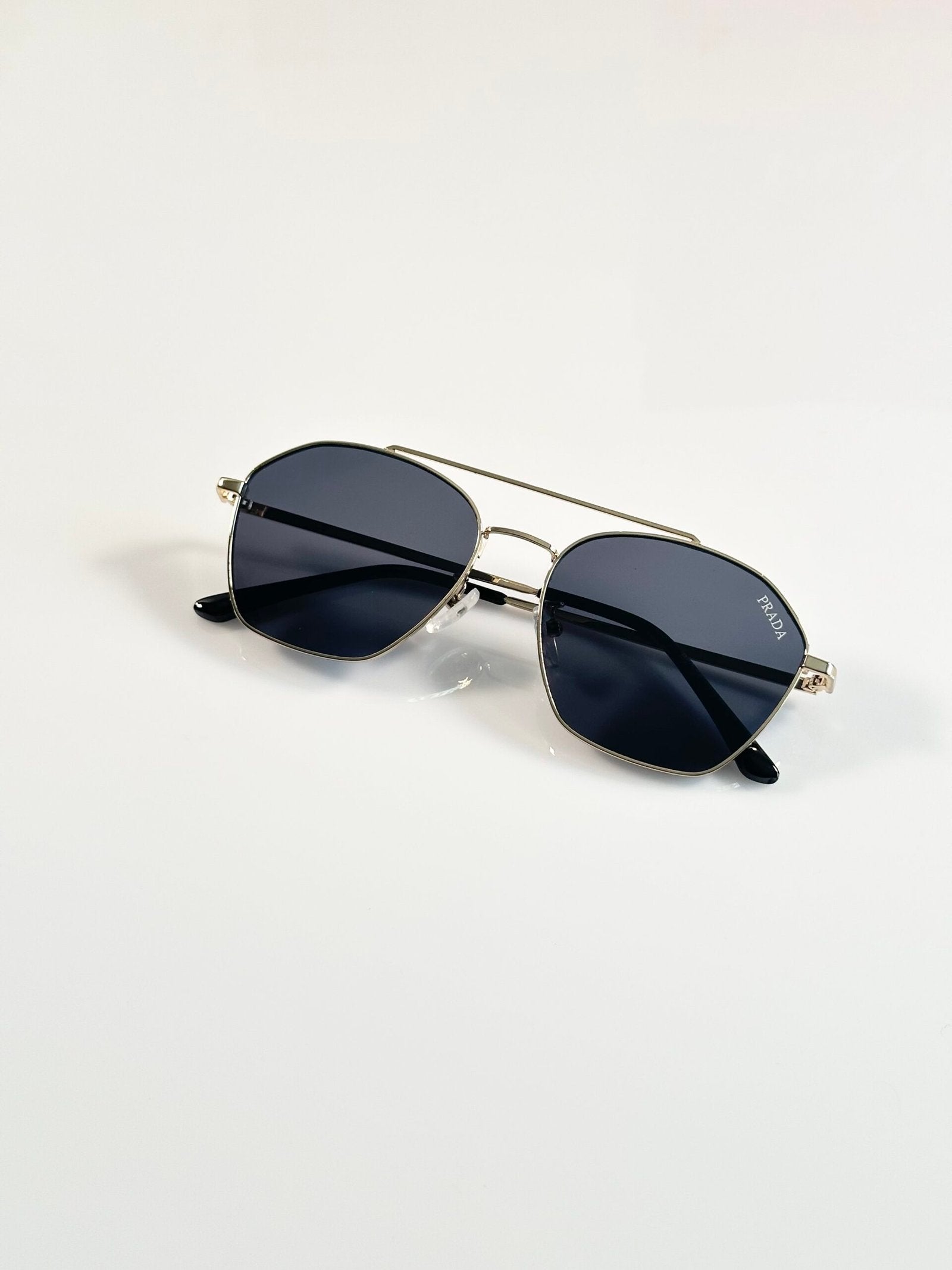 Prada_50_Gold_Black