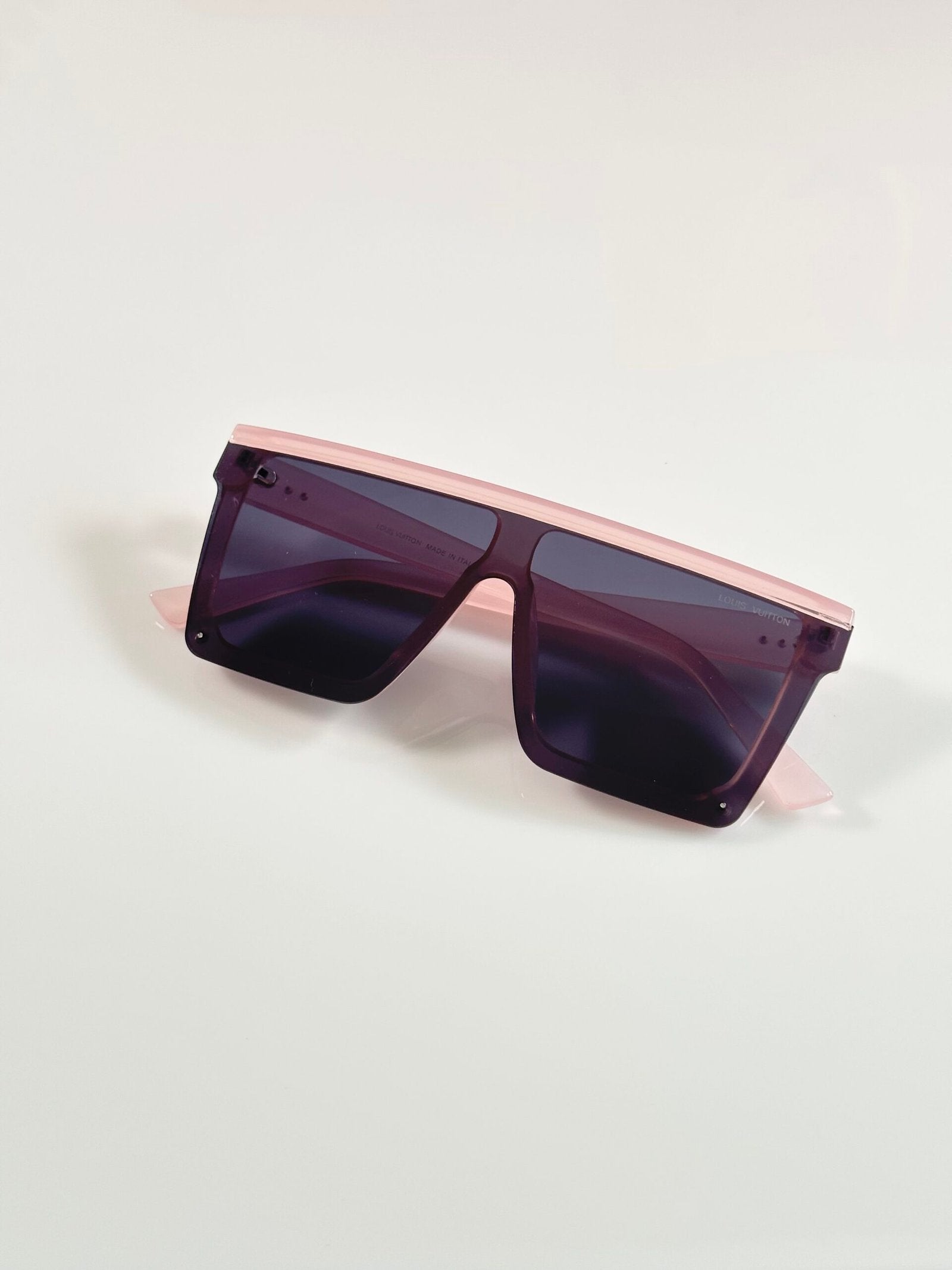 Louis_Vuitton_312_Pink_Black