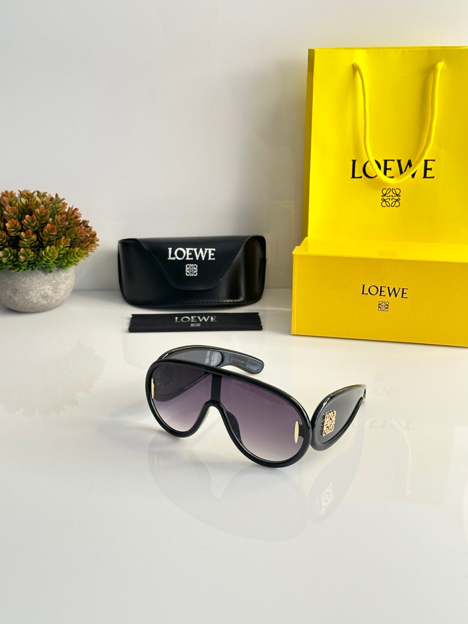 Loewe 23014 Shine Black