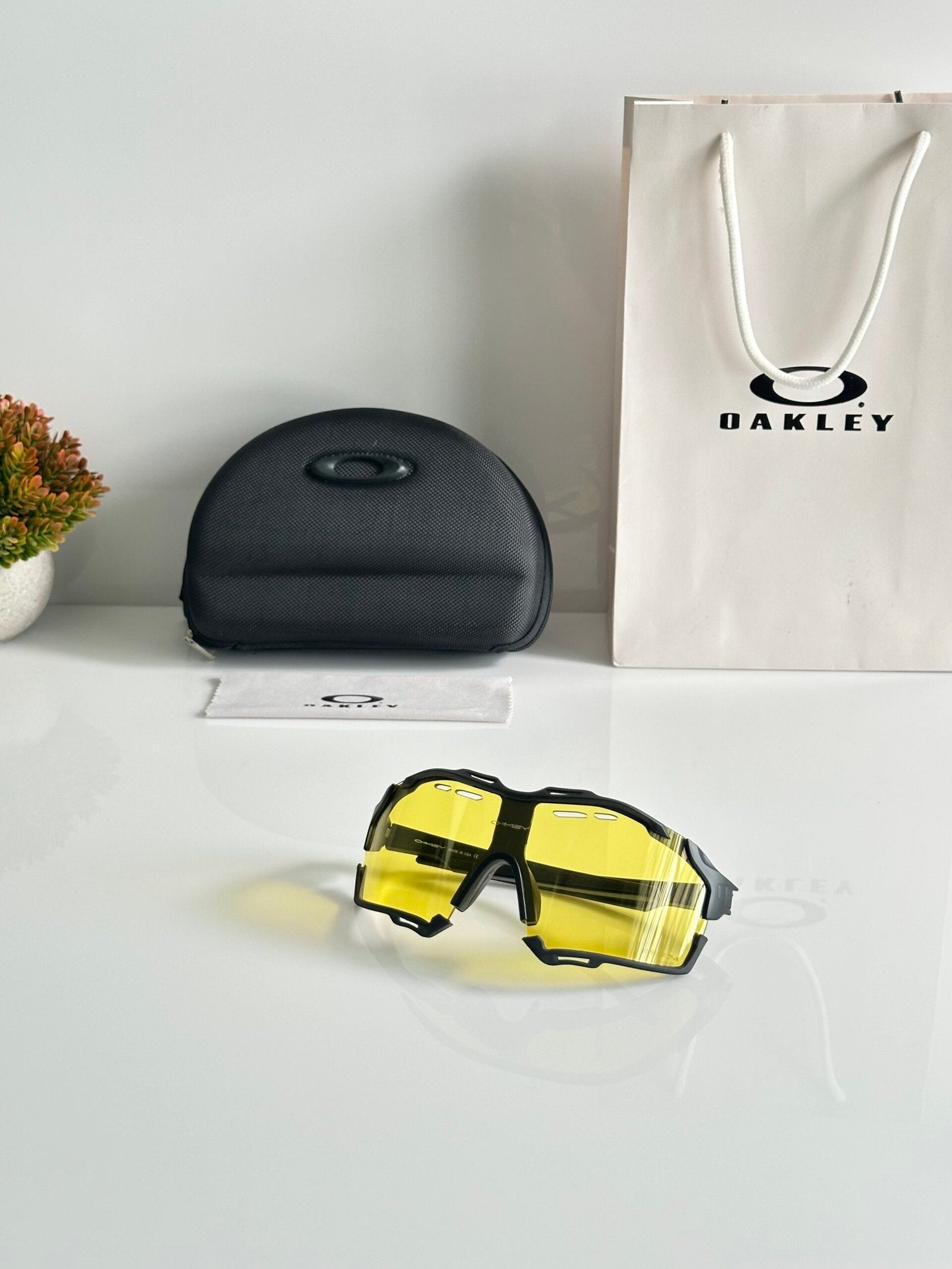 Oak 8241 Black Yellow