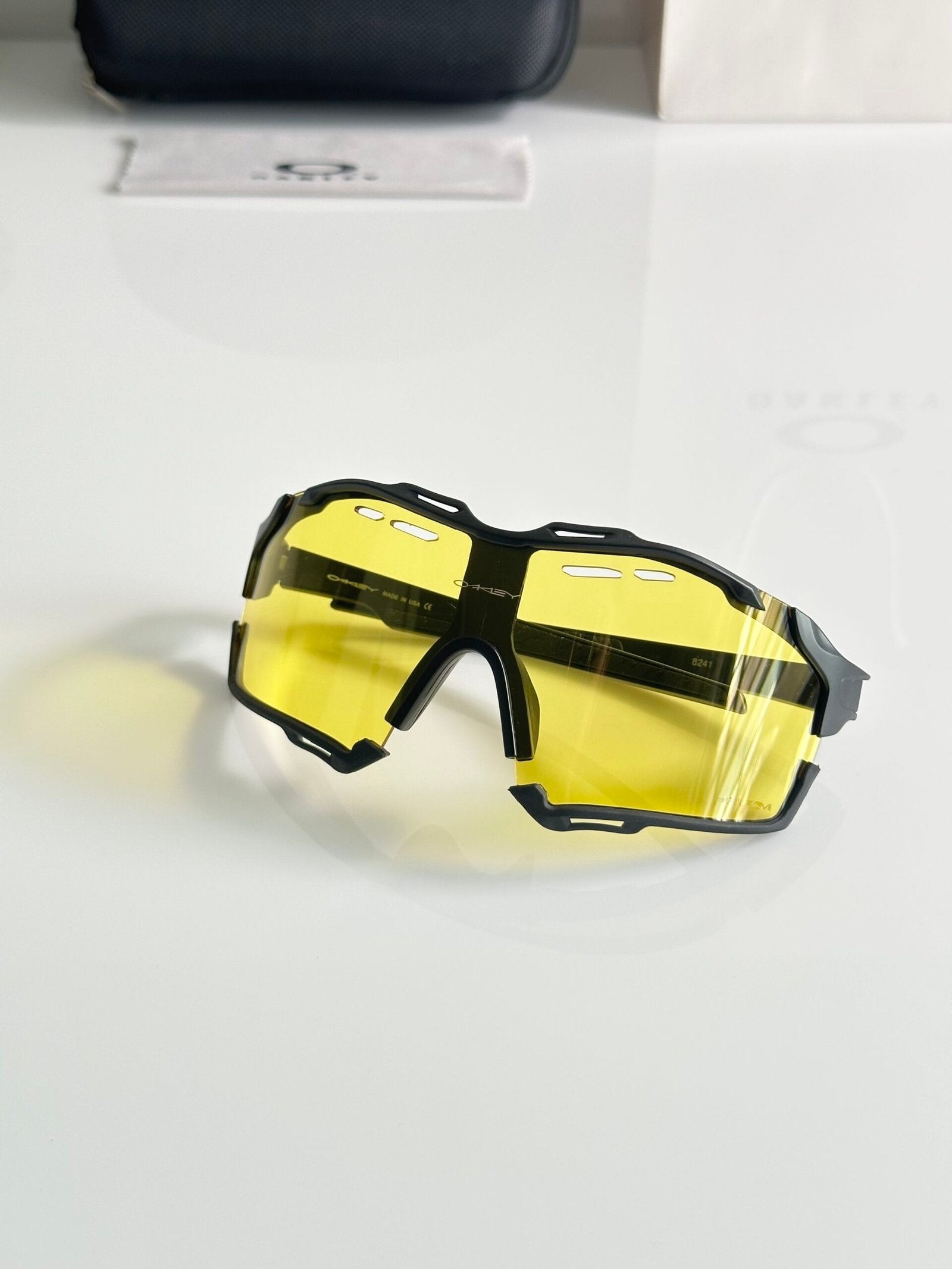Oak 8241 Black Yellow