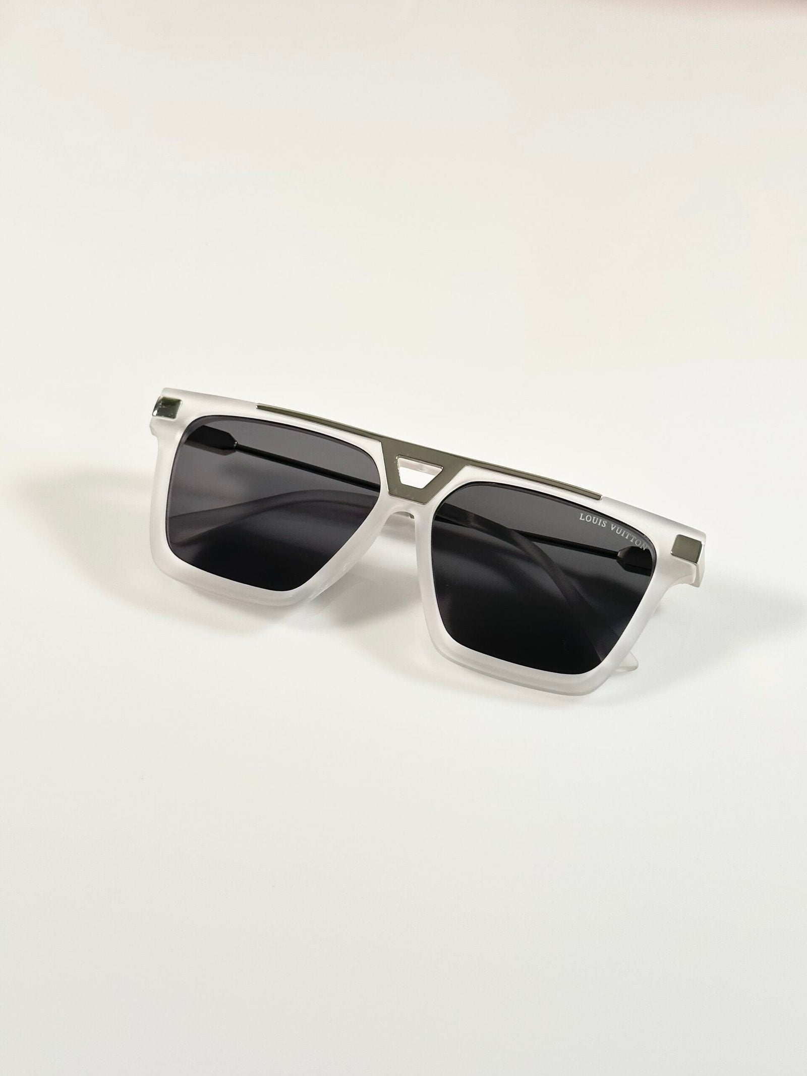Louis_Vuitton_1230_Ice_Black