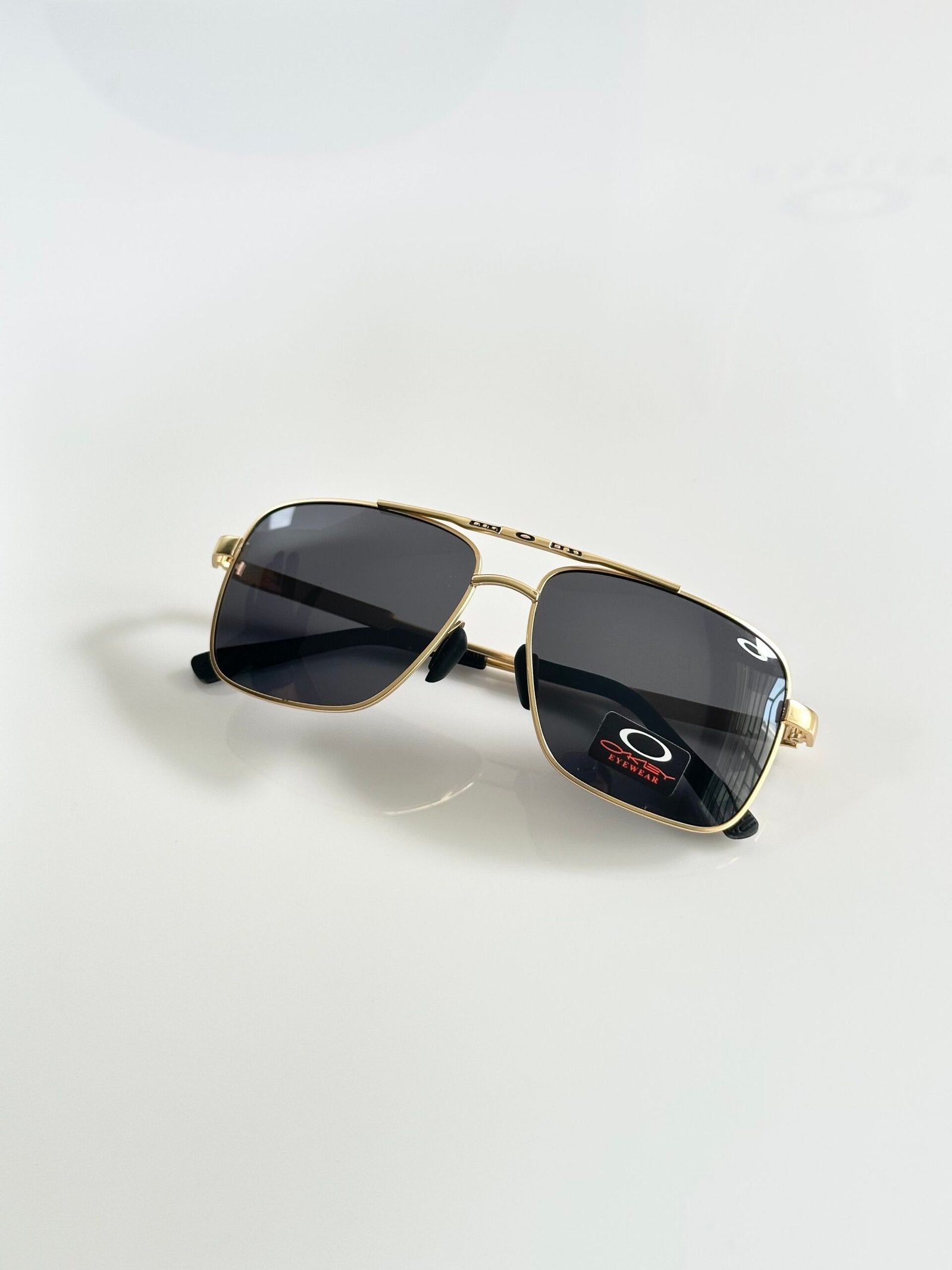 Oakley_8922_Gold_Black