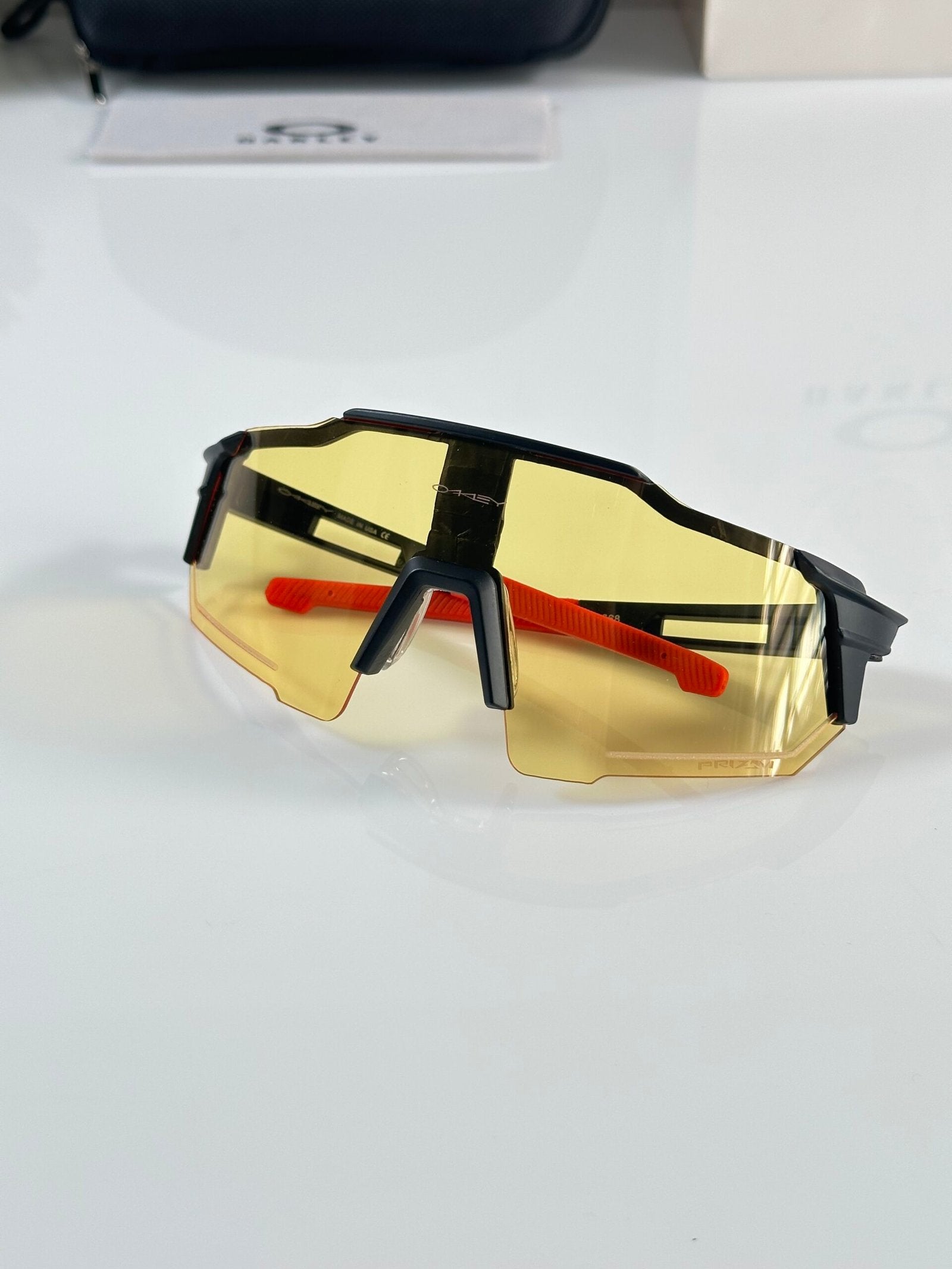 Oakley_668_Black_Yellow