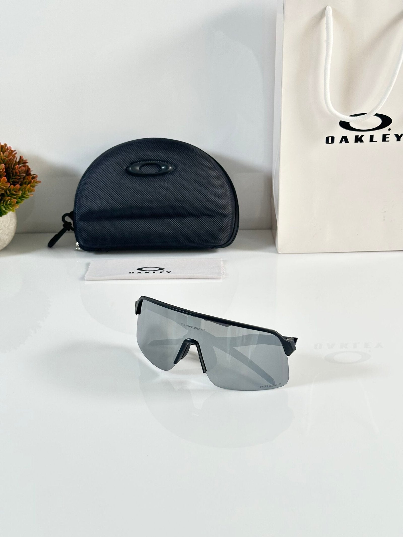 Okley 9463 Black Silver Mercury