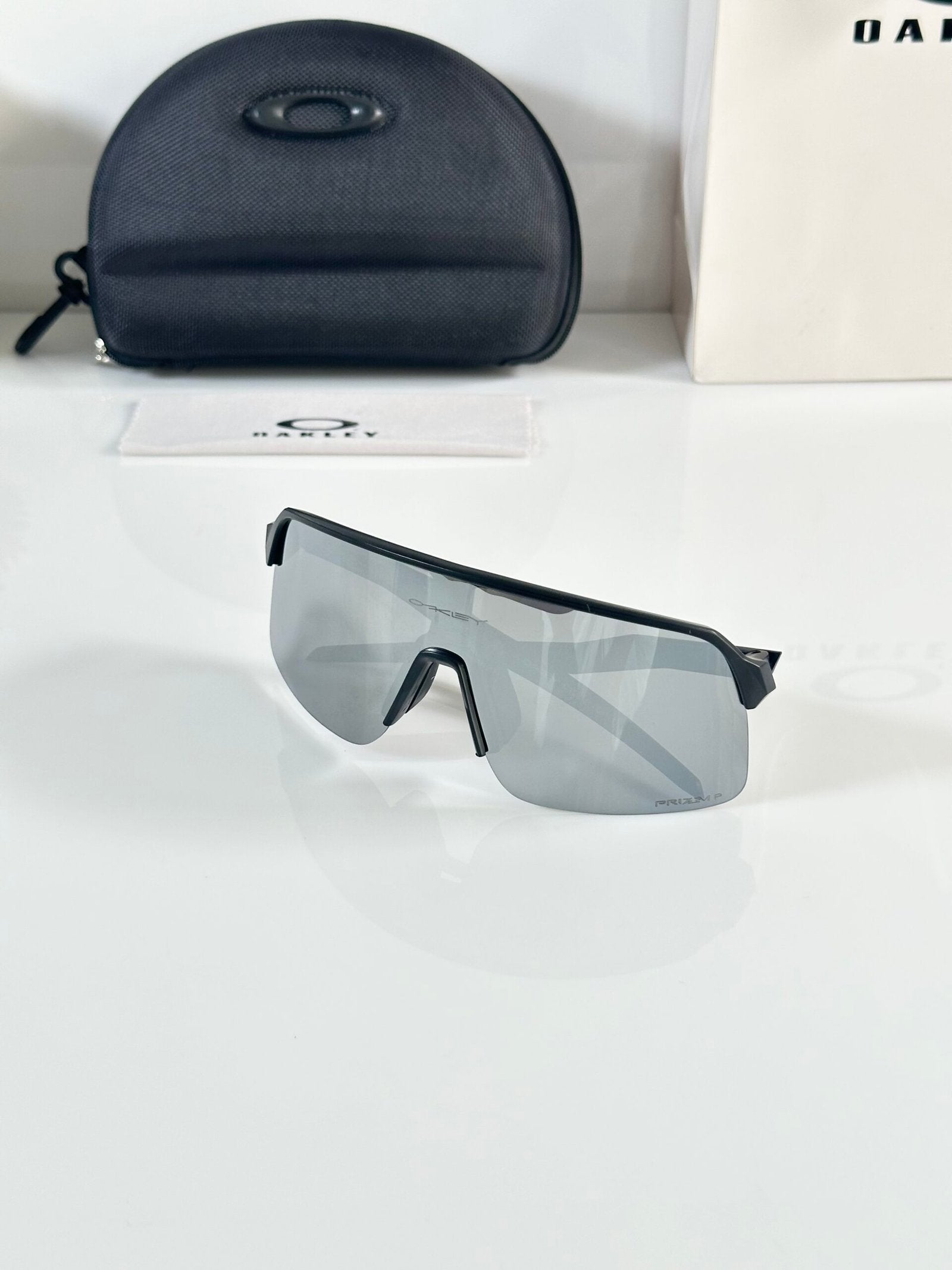Okley 9463 Black Silver Mercury