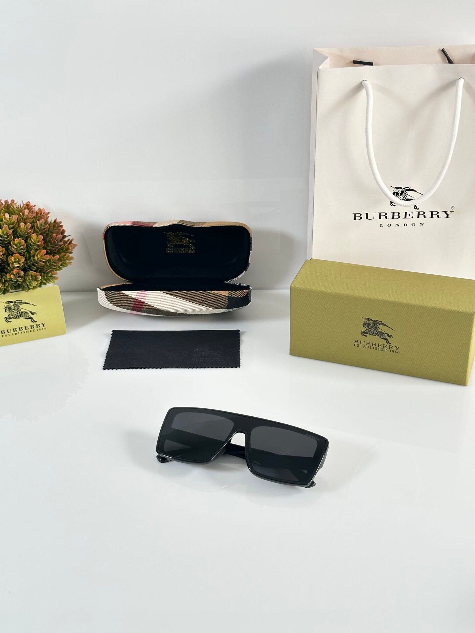 Burberry_9059_Black