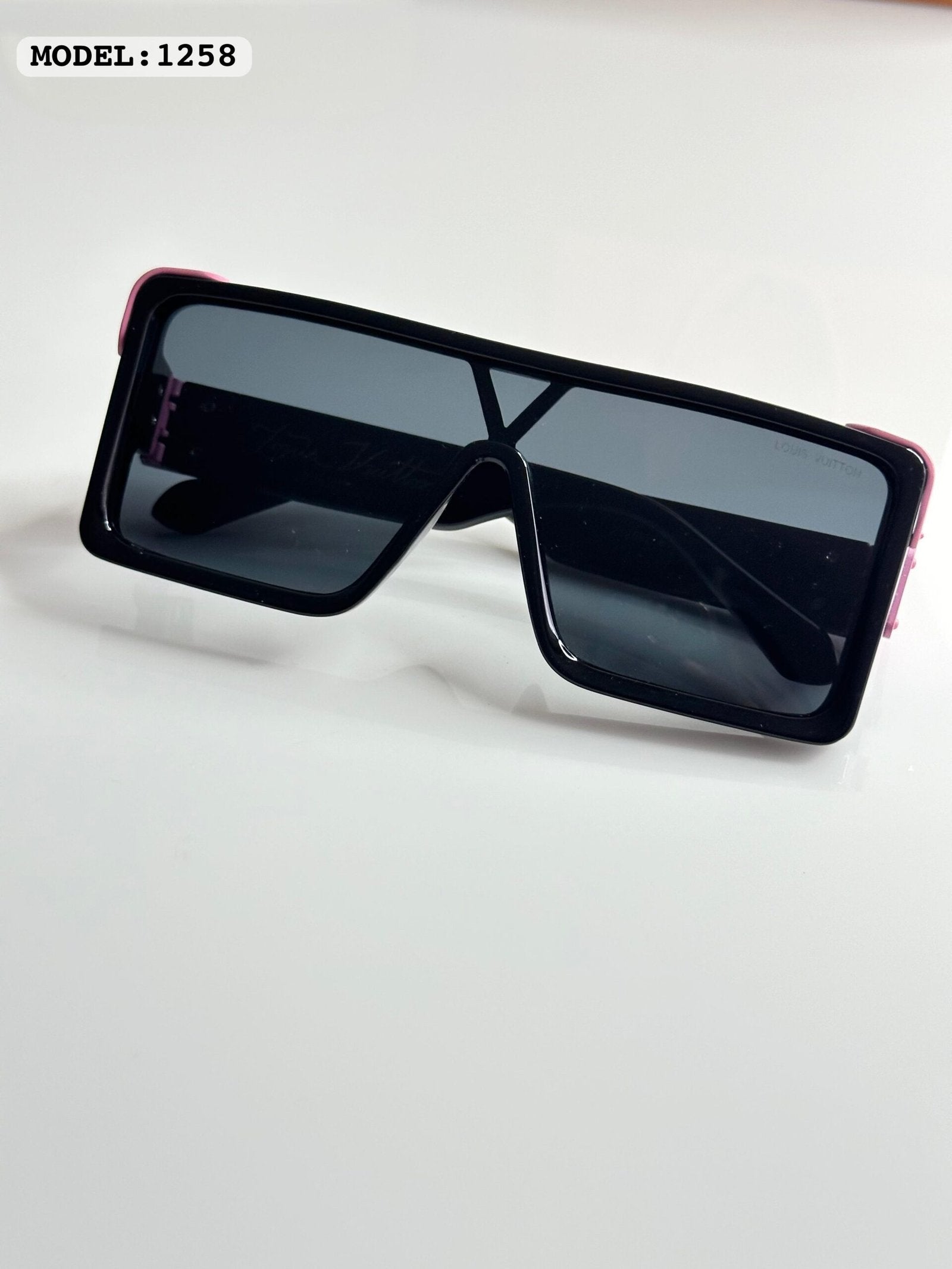 Louis_Vuitton_1258_Black