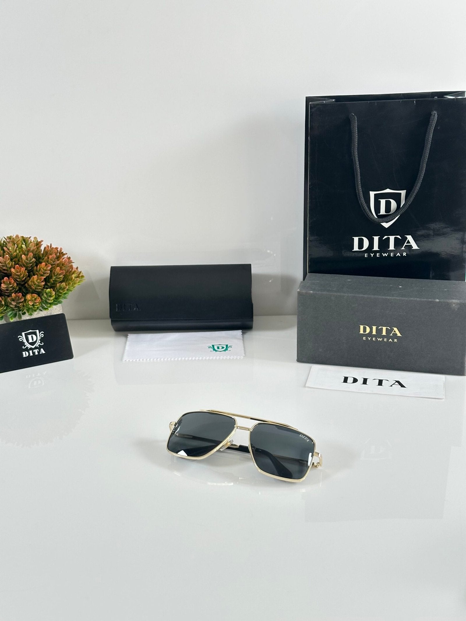 Dita 001 Gold Black