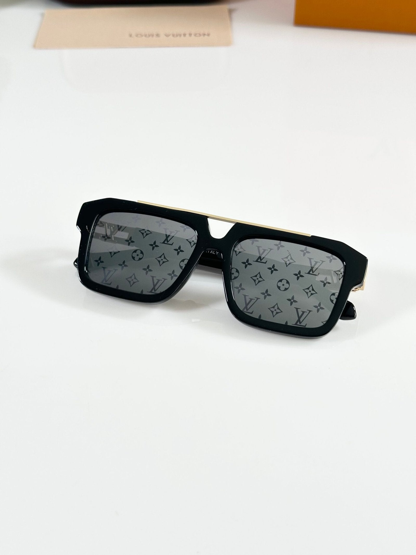 Louis_Vuitton_121_Printed_Gold_Black