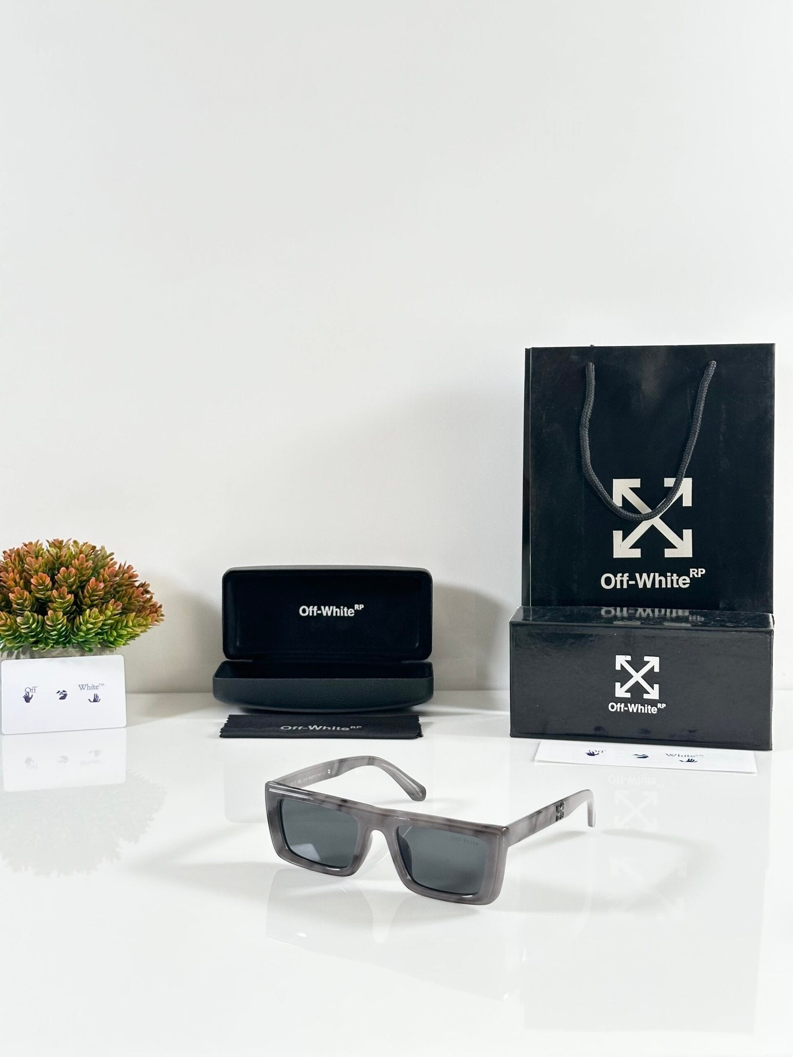 OFF_8992_Marble_Grey_Black