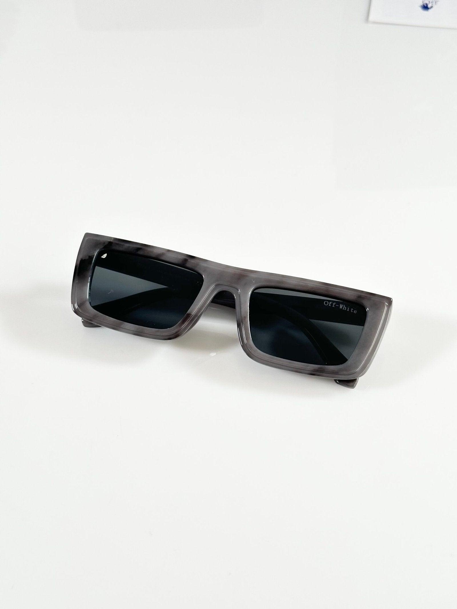 OFF_8992_Marble_Grey_Black