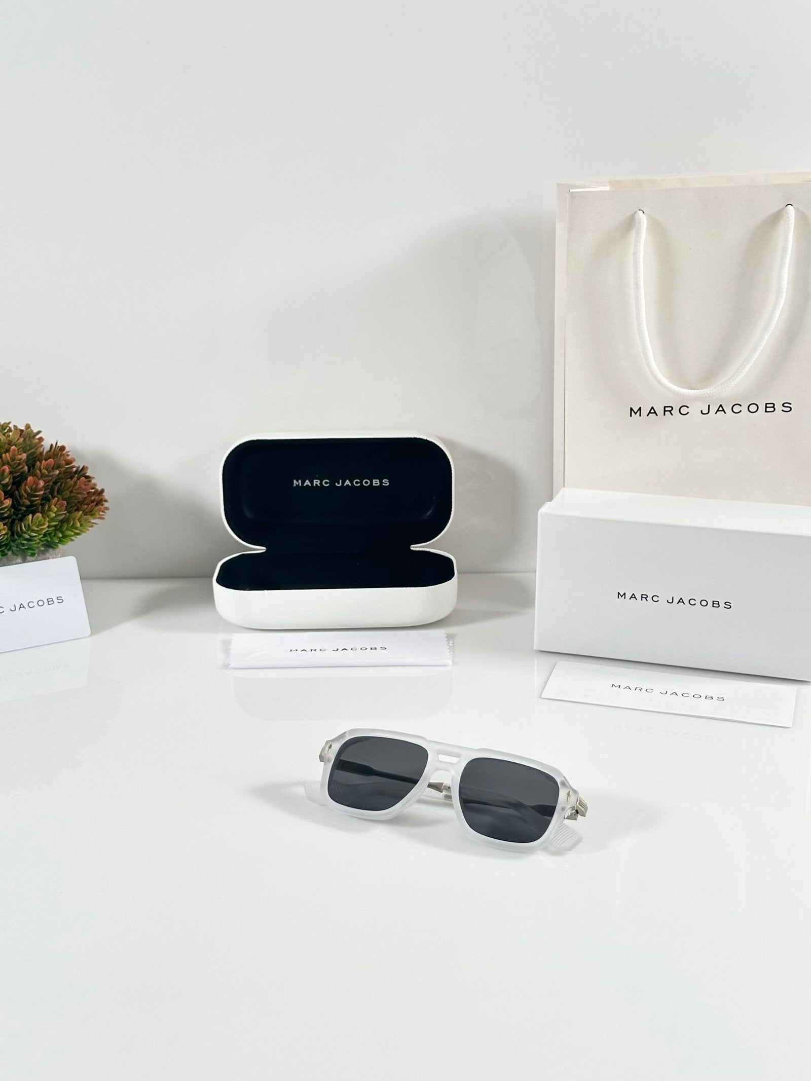 Marc Jacobs 1137 Ice Black