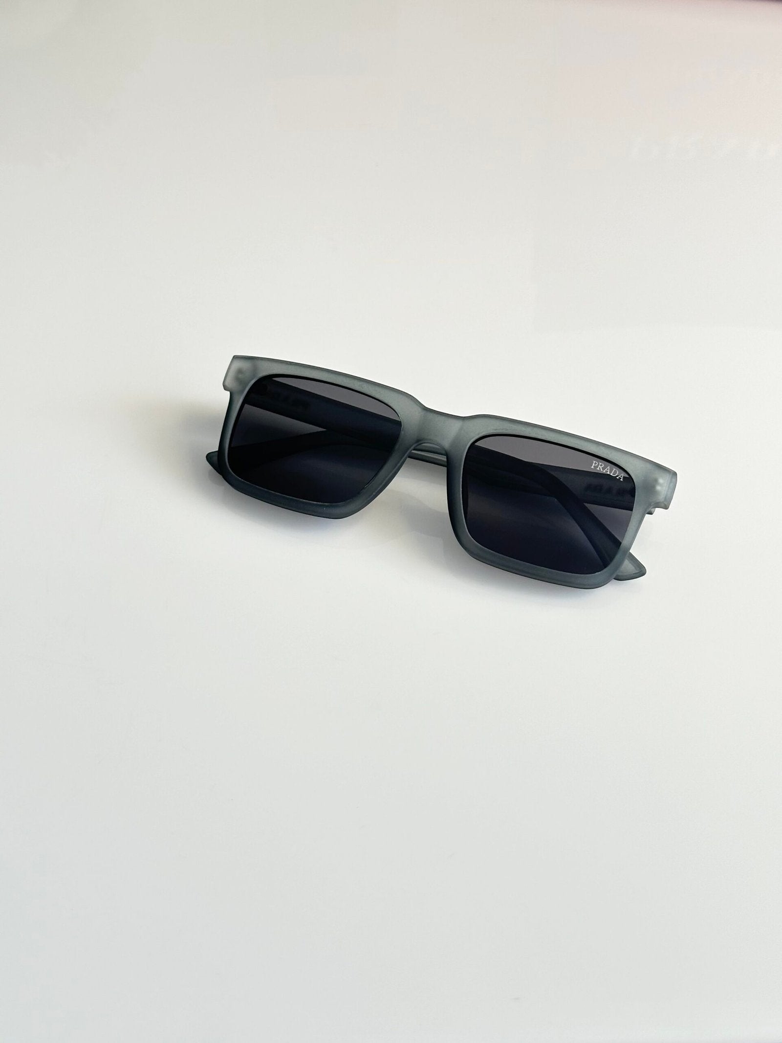 Prada_25_Grey