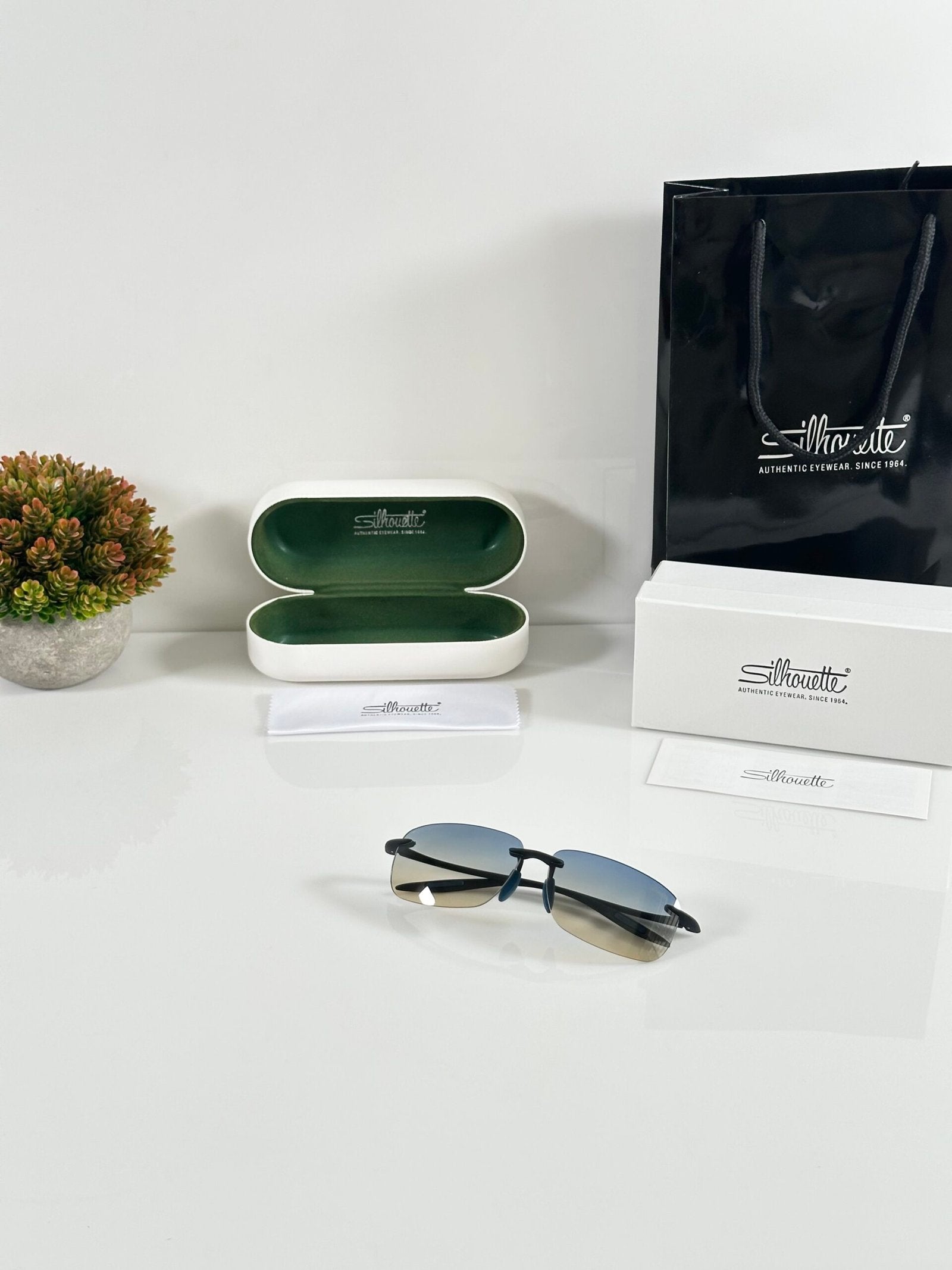 Silhouette 2060 Black Green DC