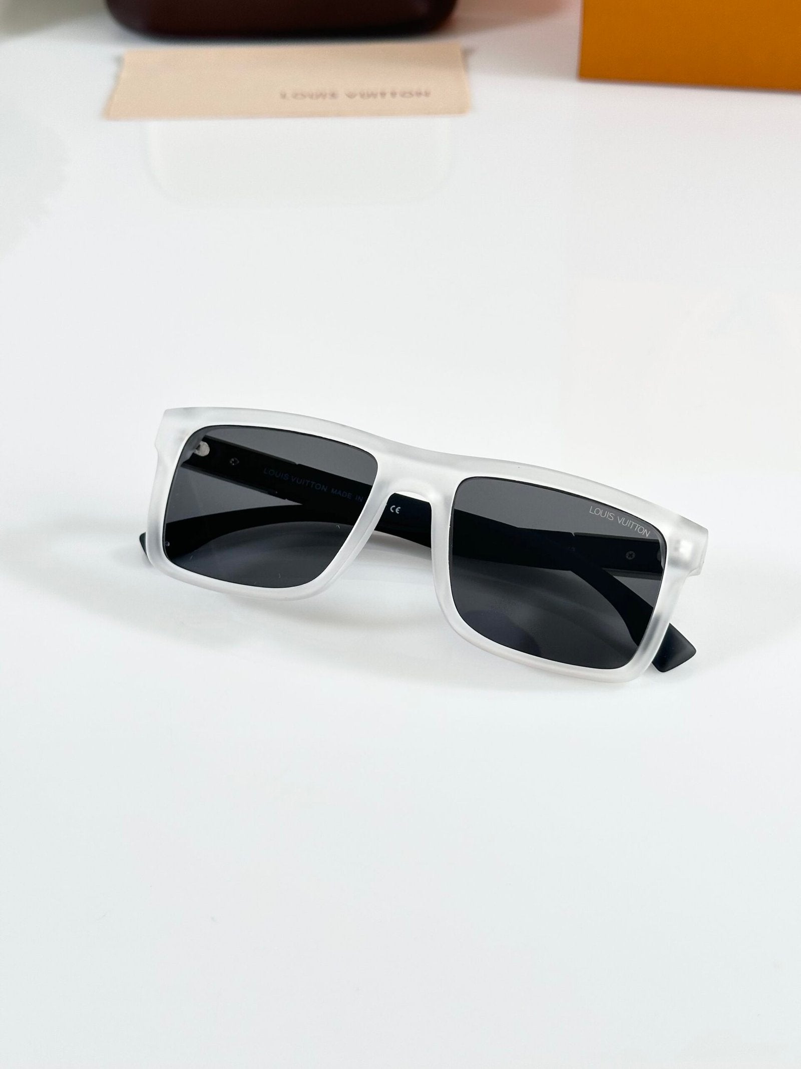 Louis_Vuitton_4577_Ice_Black
