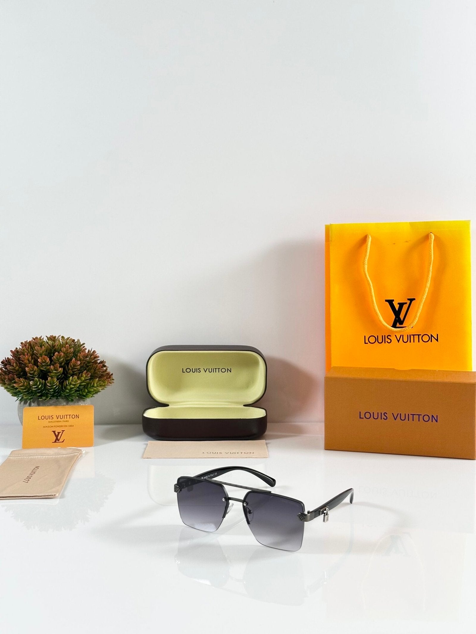 Louis_Vuitton_5131_Gun_Black_DC