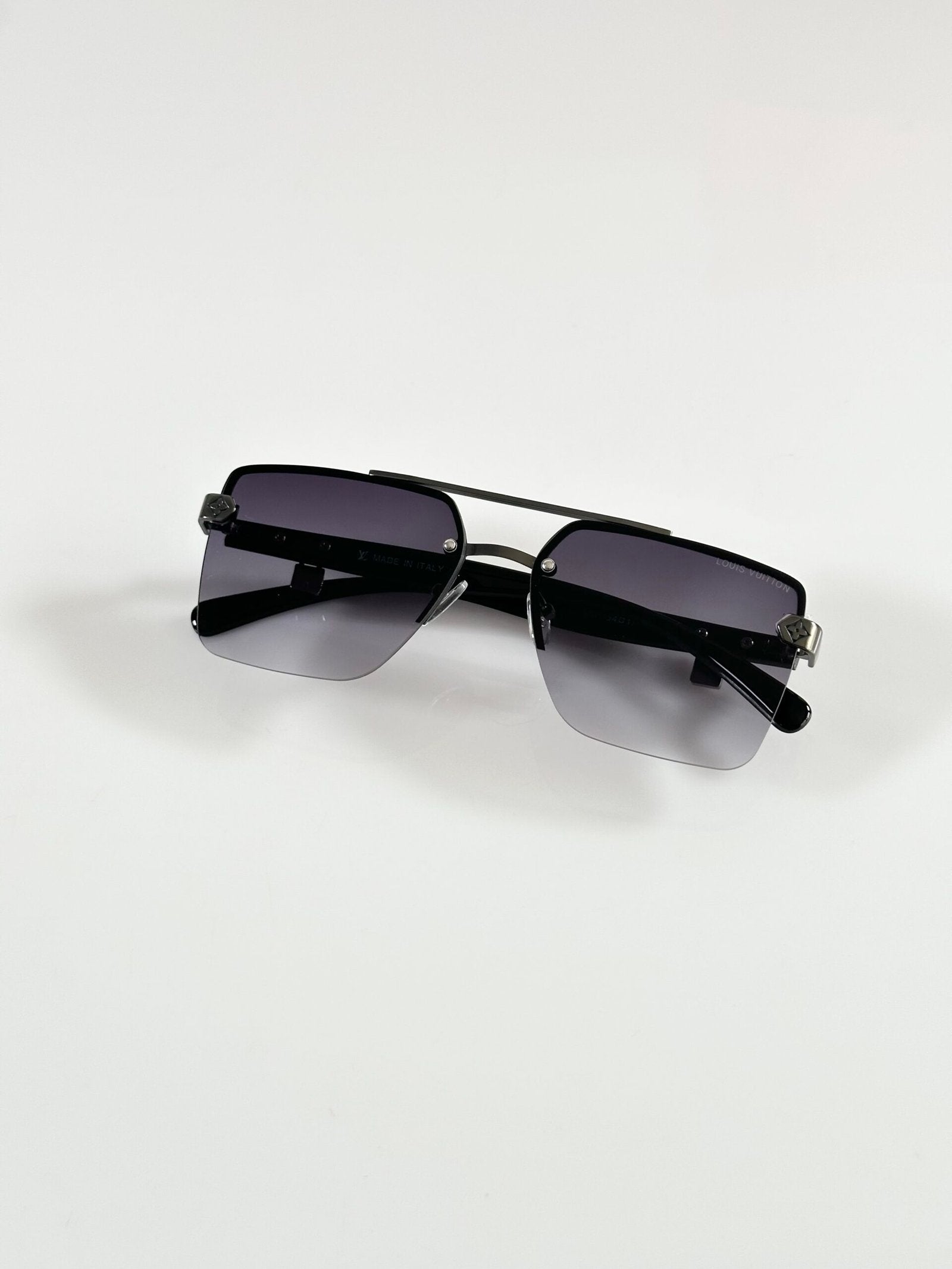 Louis_Vuitton_5131_Gun_Black_DC