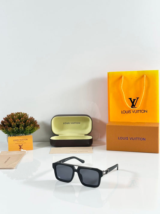 LV 121 Mate Black