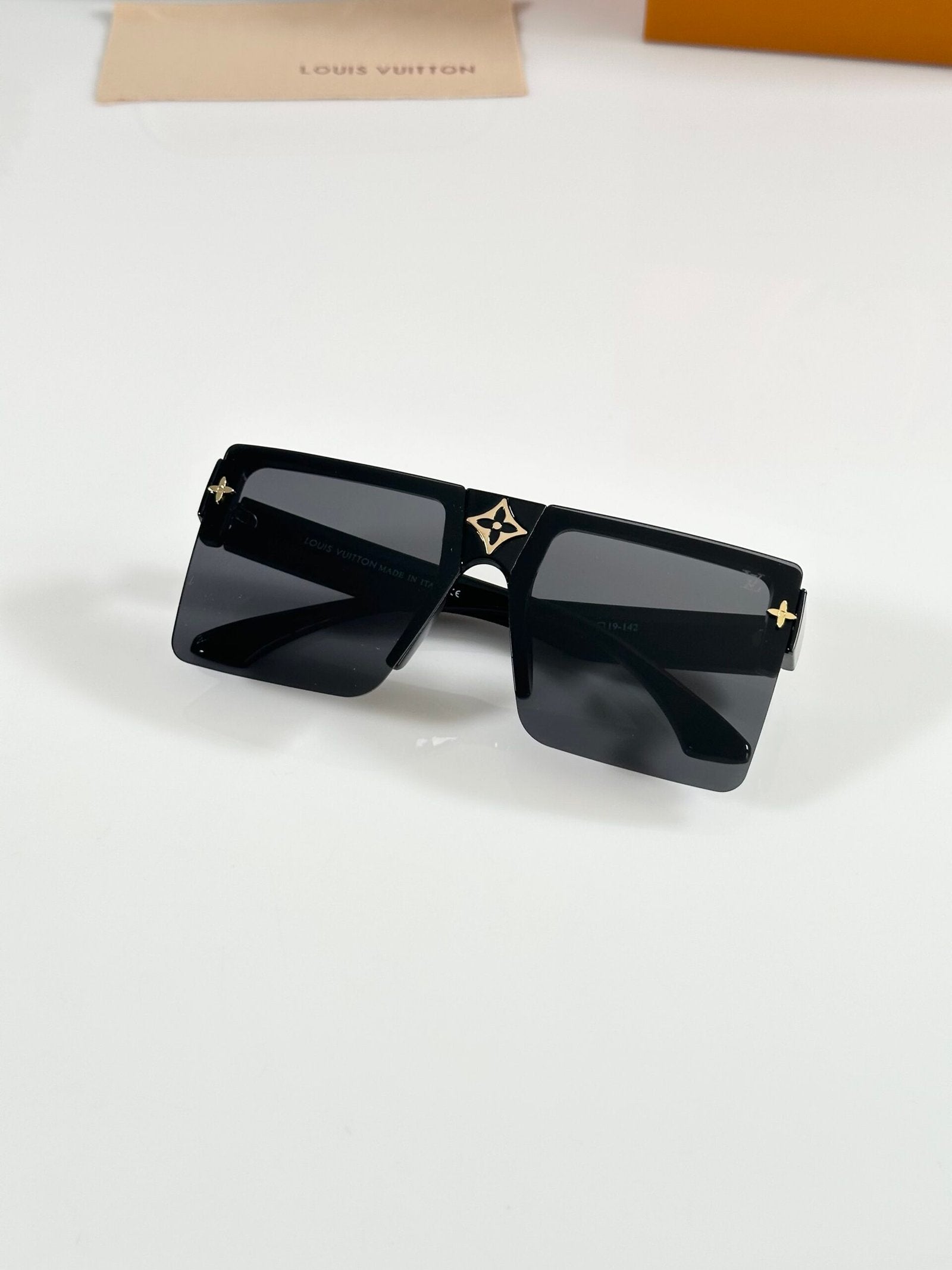 Louis_Vuitton_3371_Black