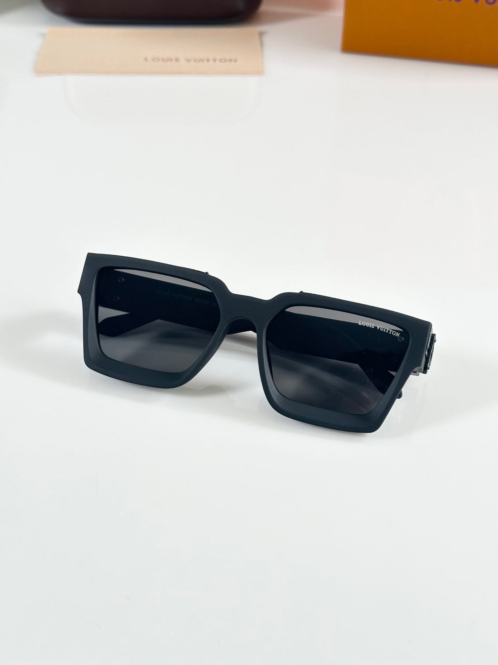LV 96006 Mate Black