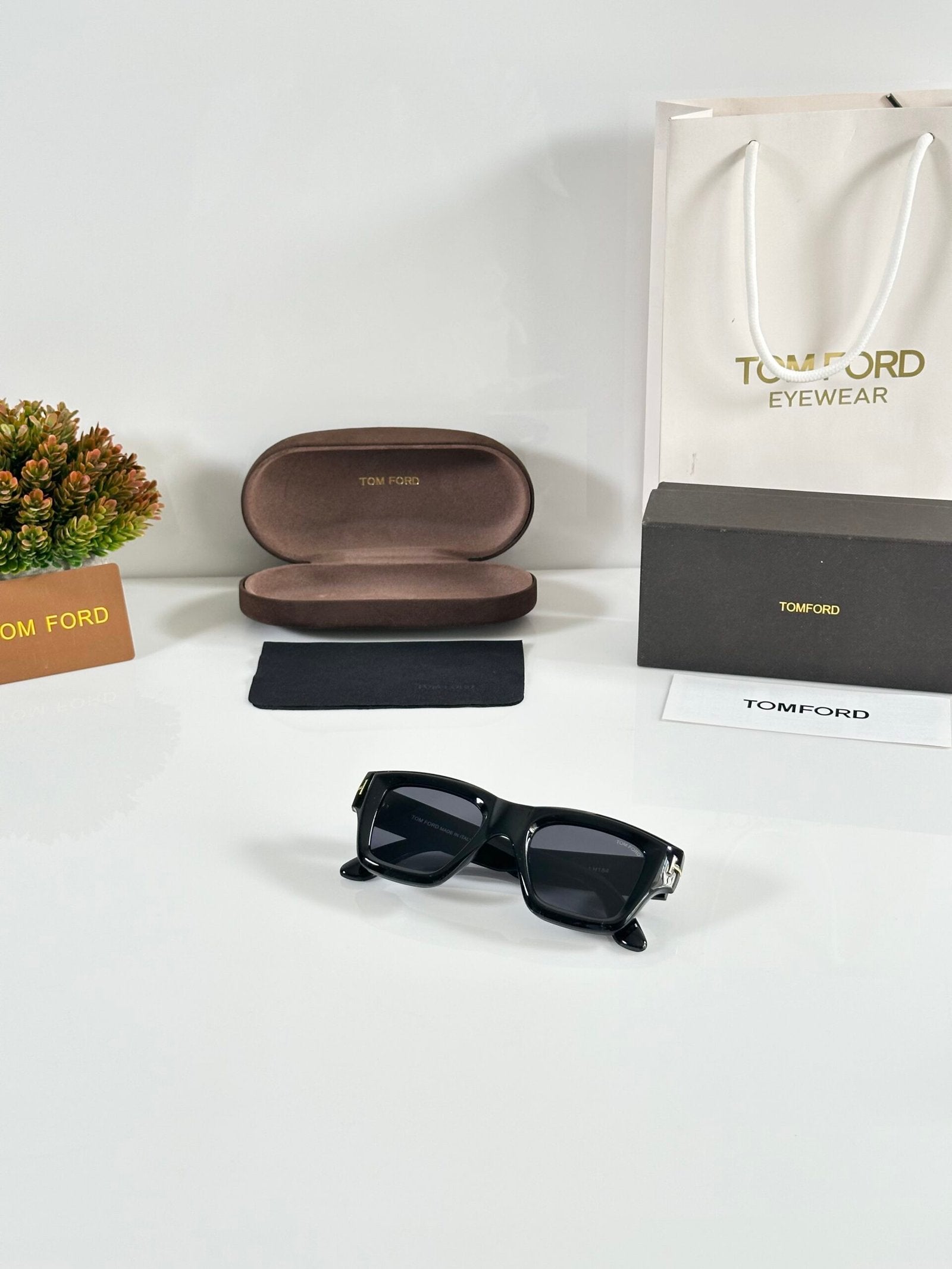 Tom 184 Black
