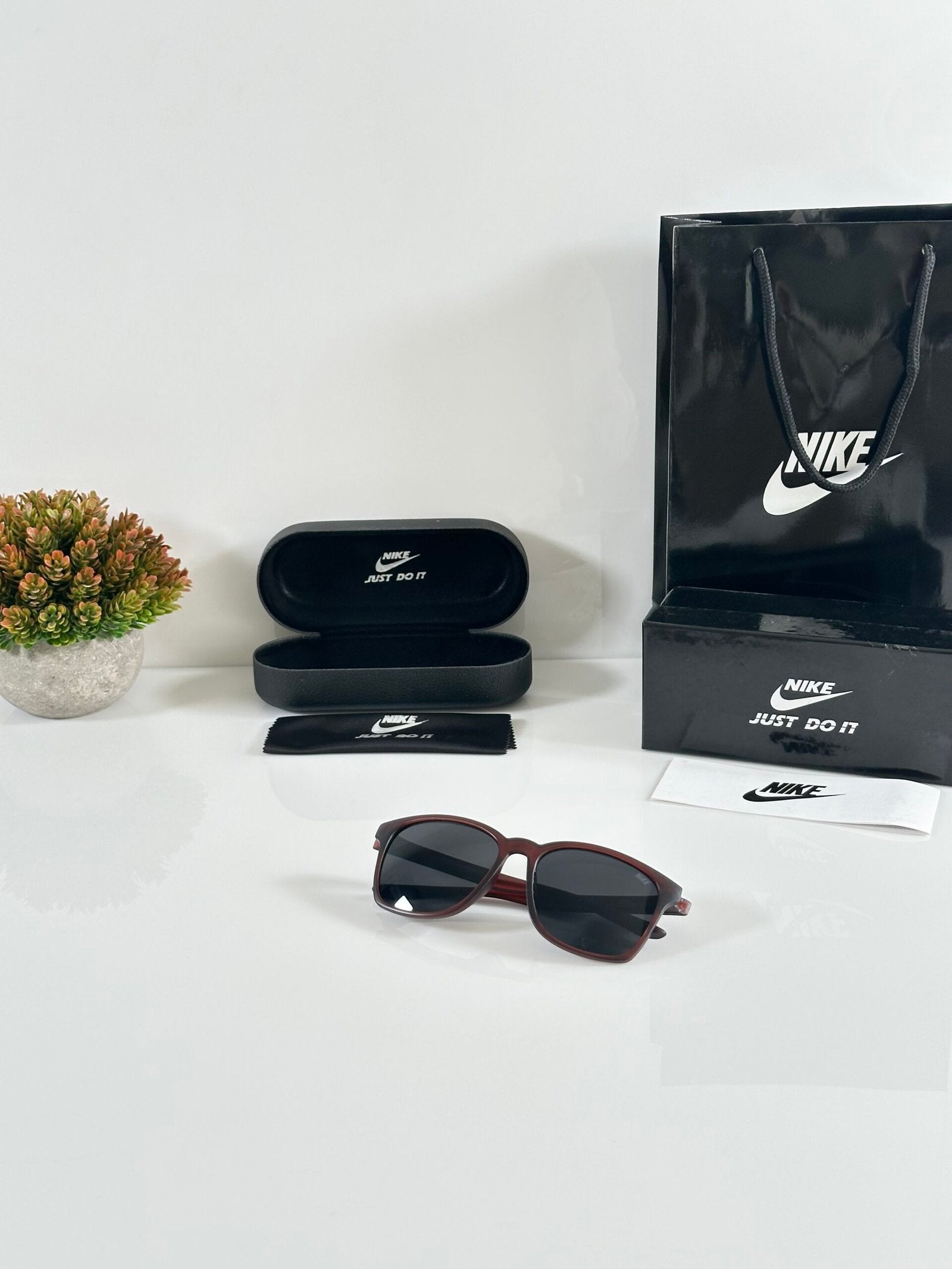 Nike_810_Brown_Black