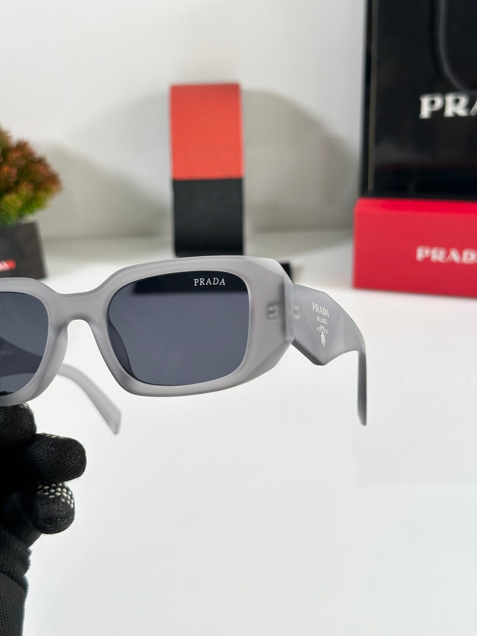PR 8679 Grey Black