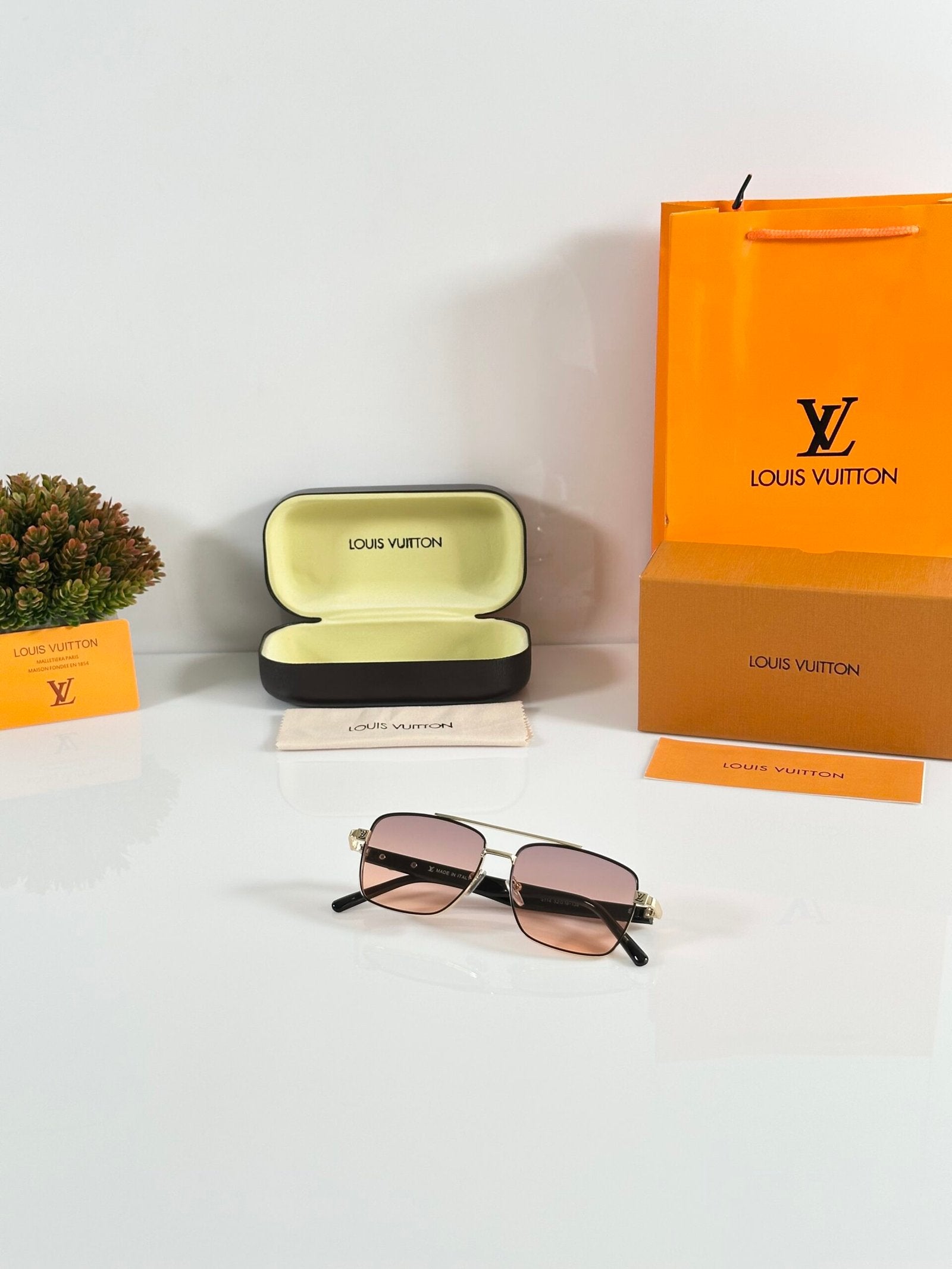 Louis_Vuitton_5114_Gold_Orange_Candy